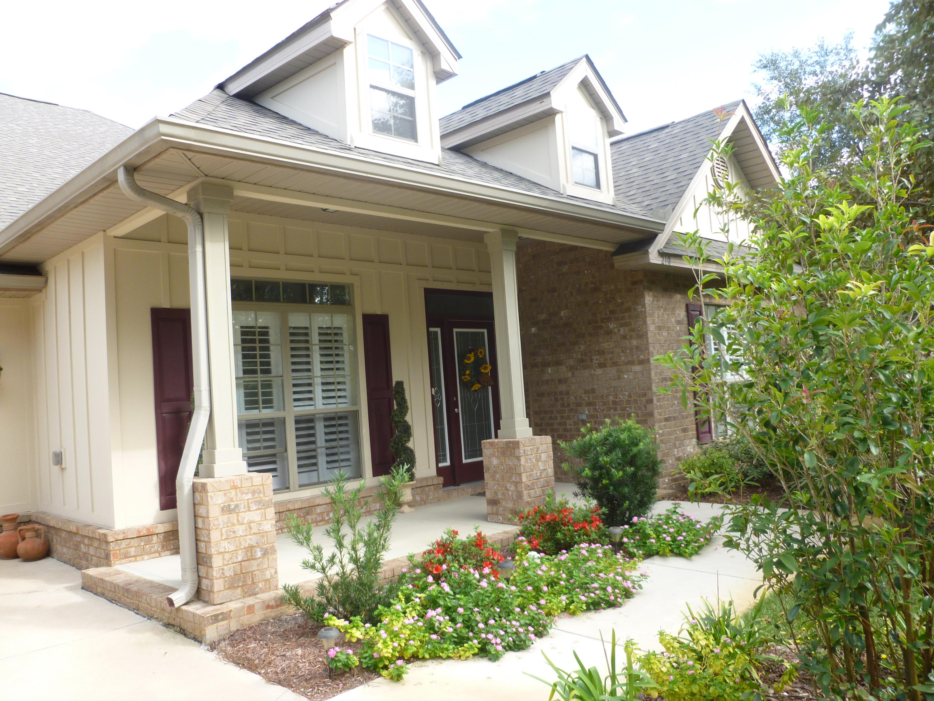 WHISPERING LAKE - Residential