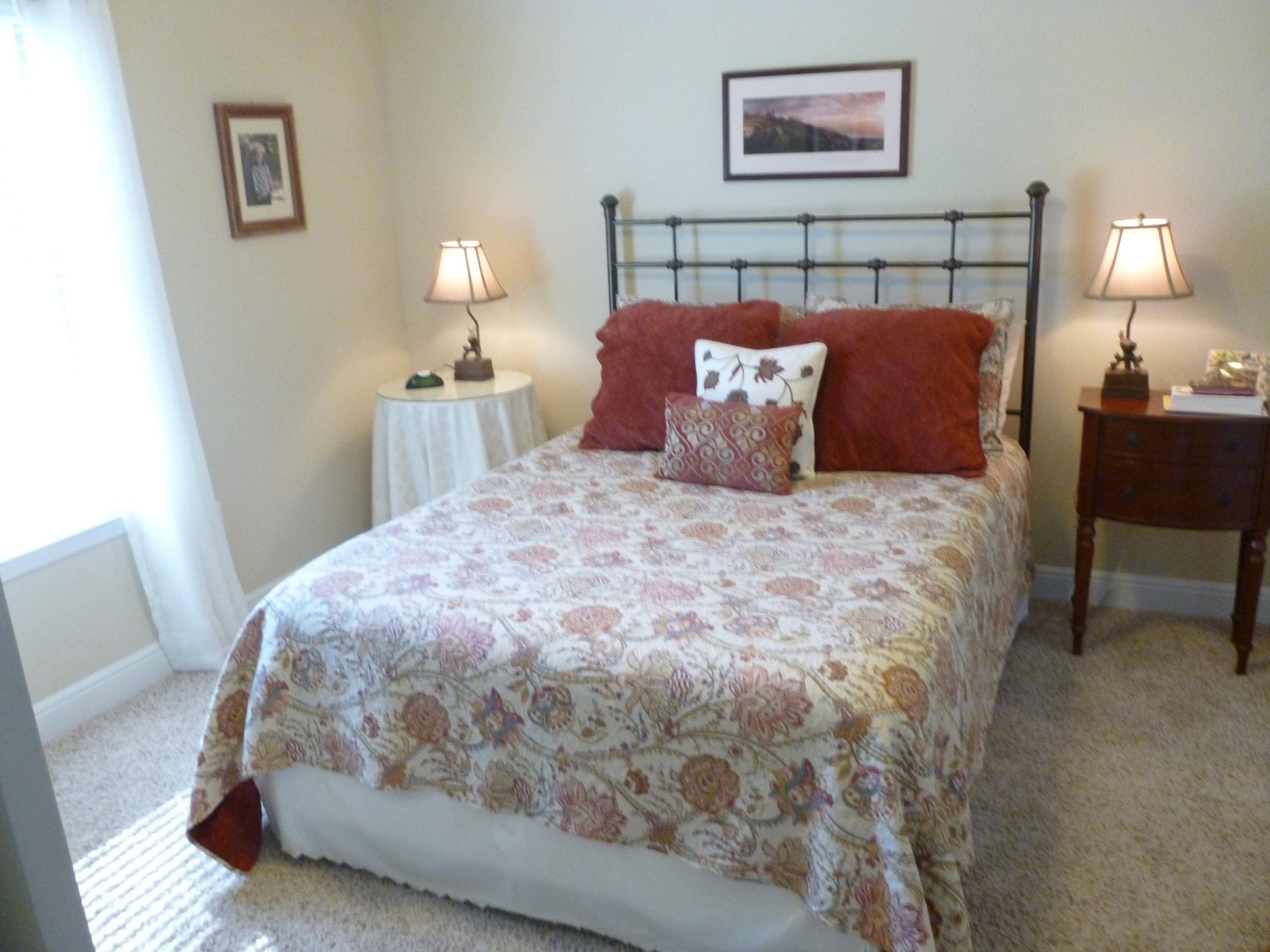 WHISPERING LAKE - Residential