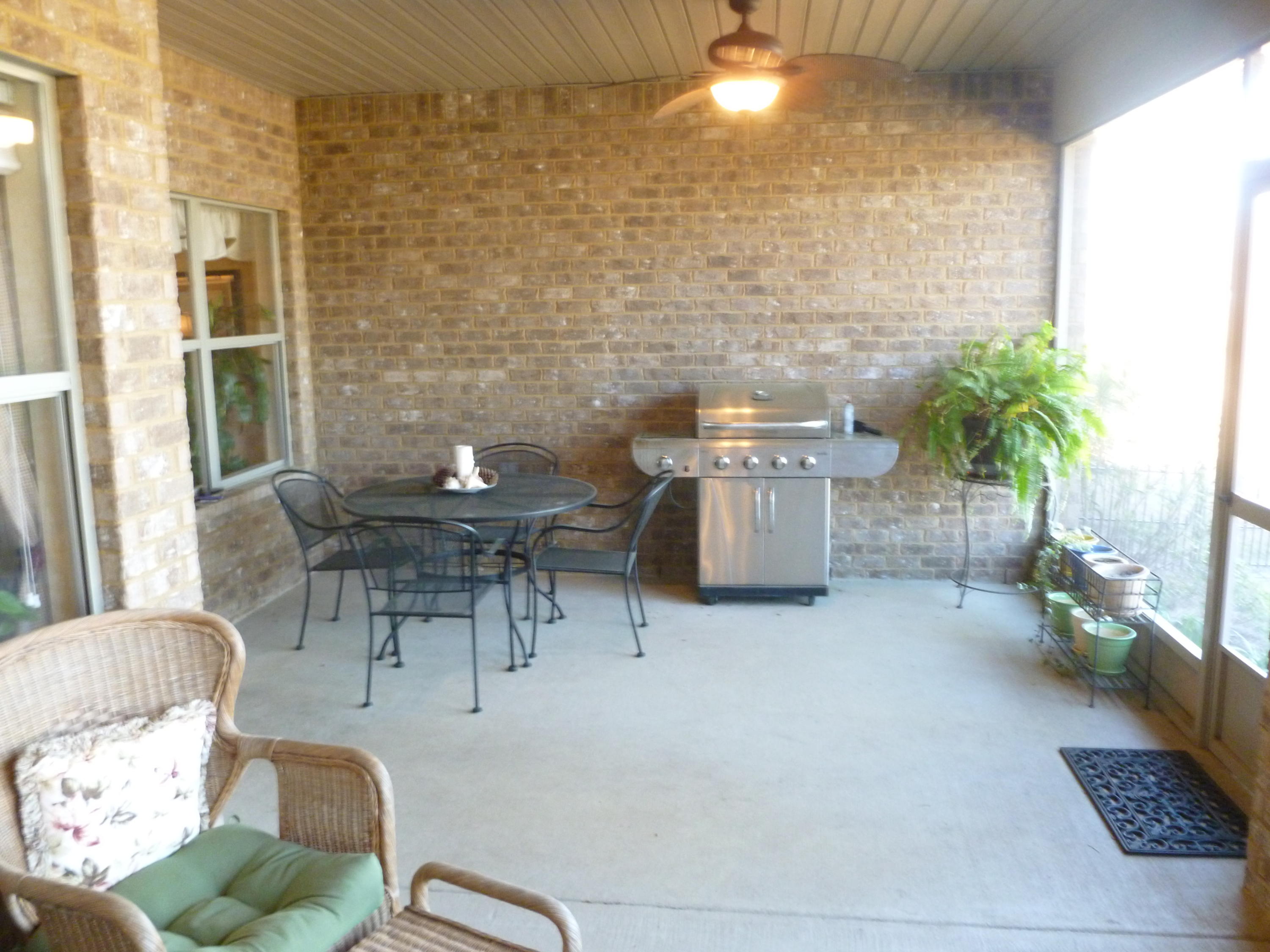 WHISPERING LAKE - Residential