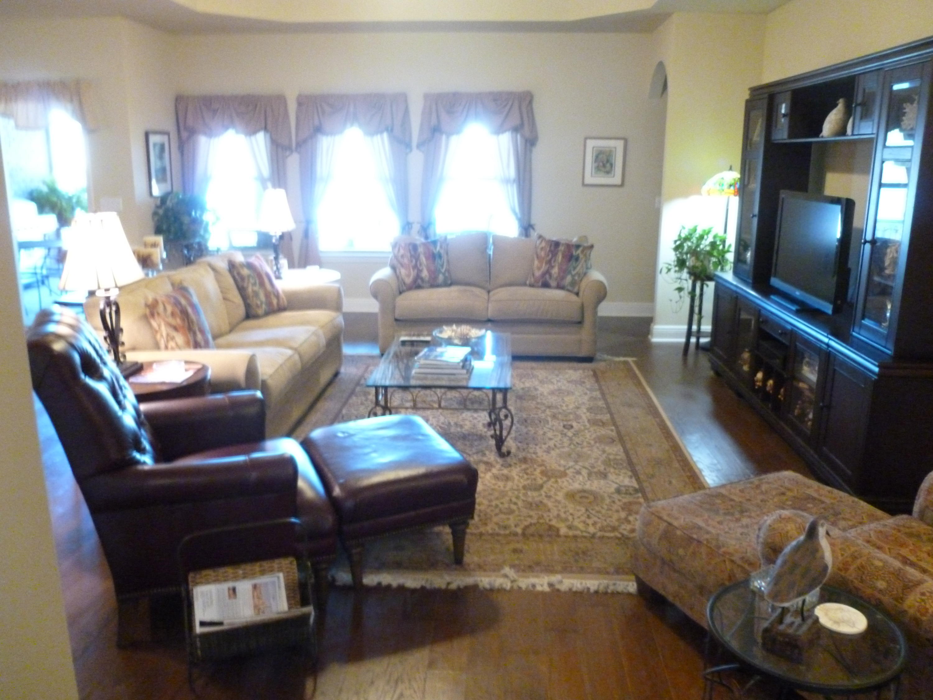 WHISPERING LAKE - Residential