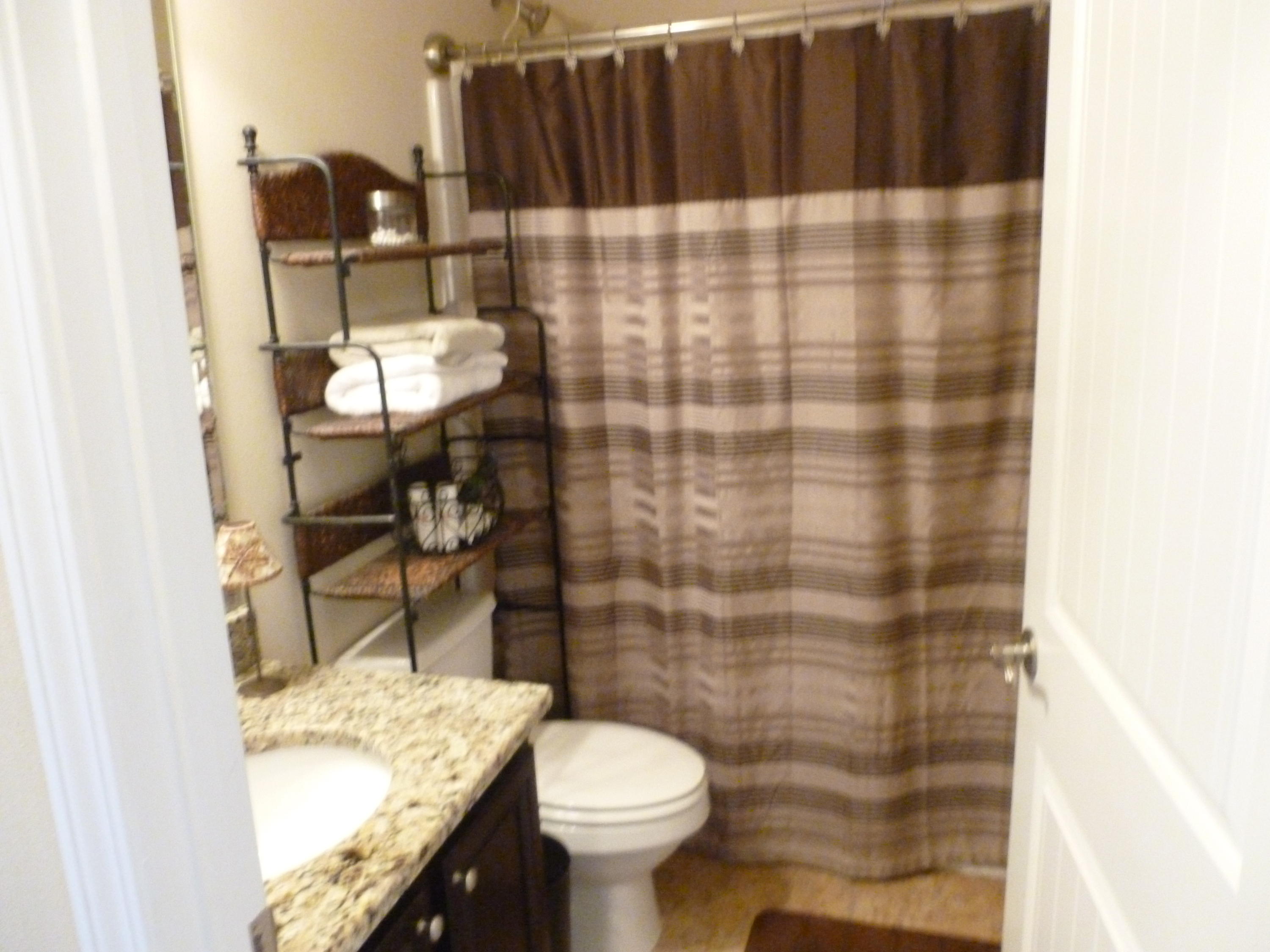 WHISPERING LAKE - Residential