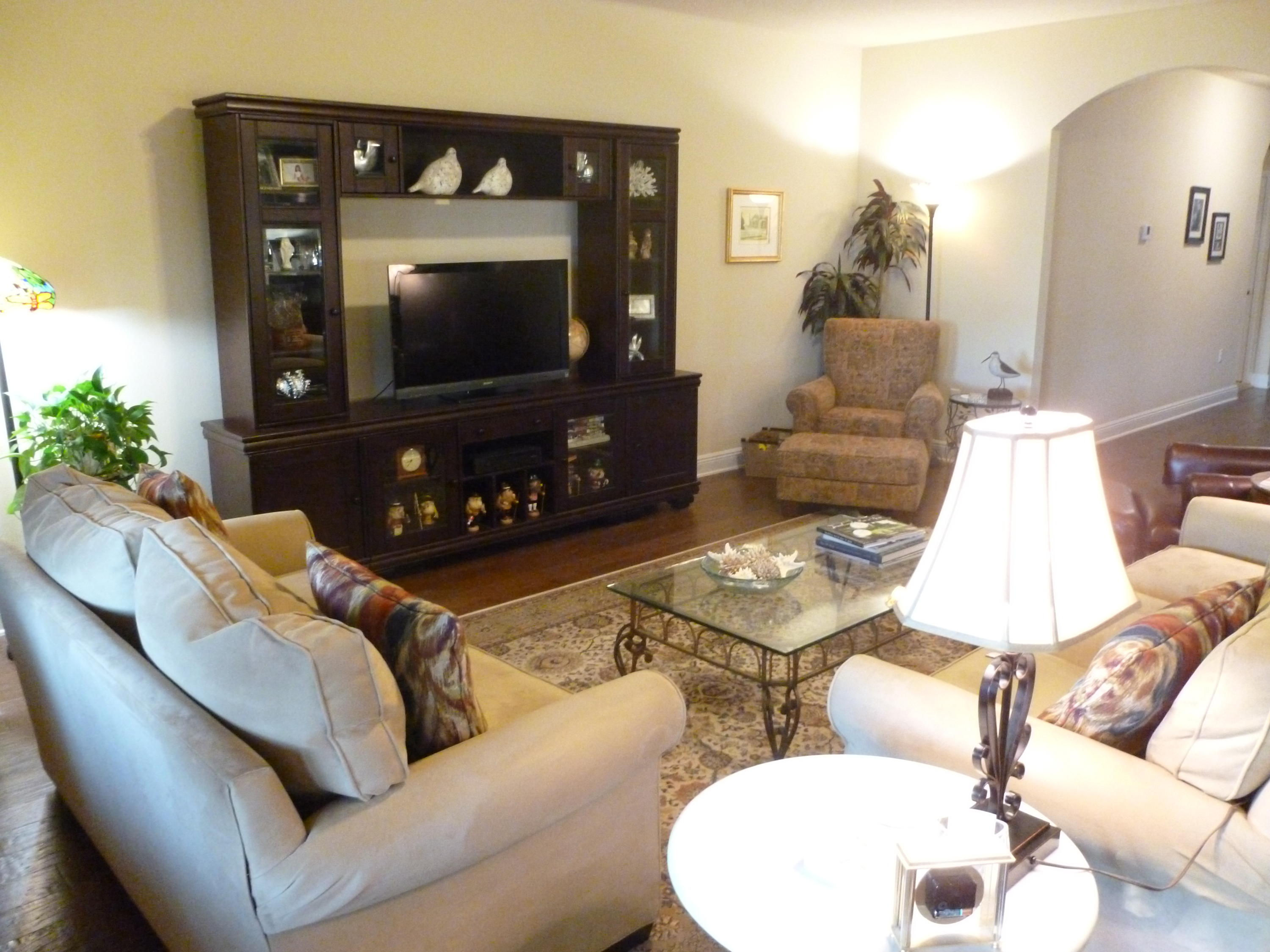 WHISPERING LAKE - Residential