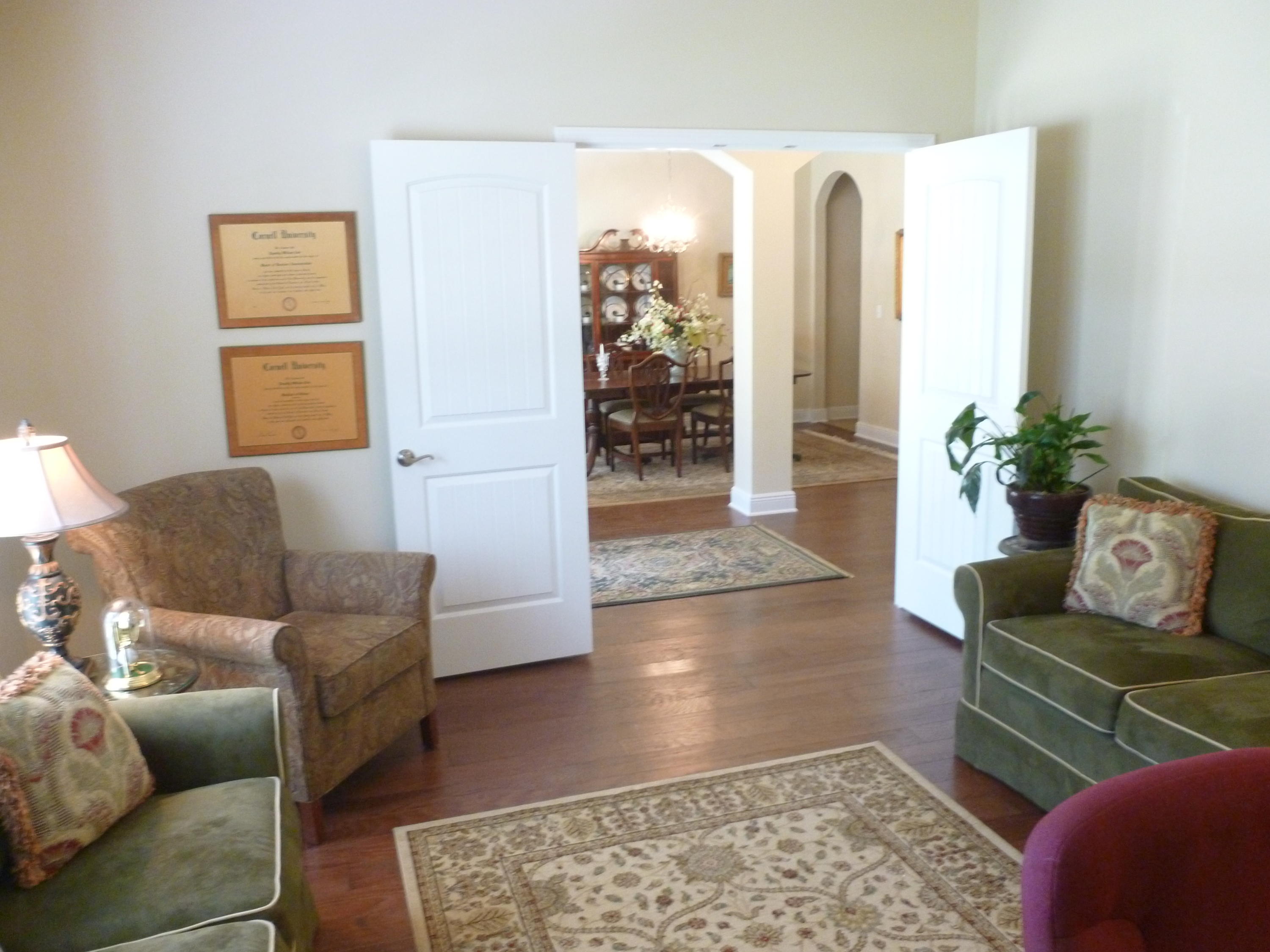 WHISPERING LAKE - Residential