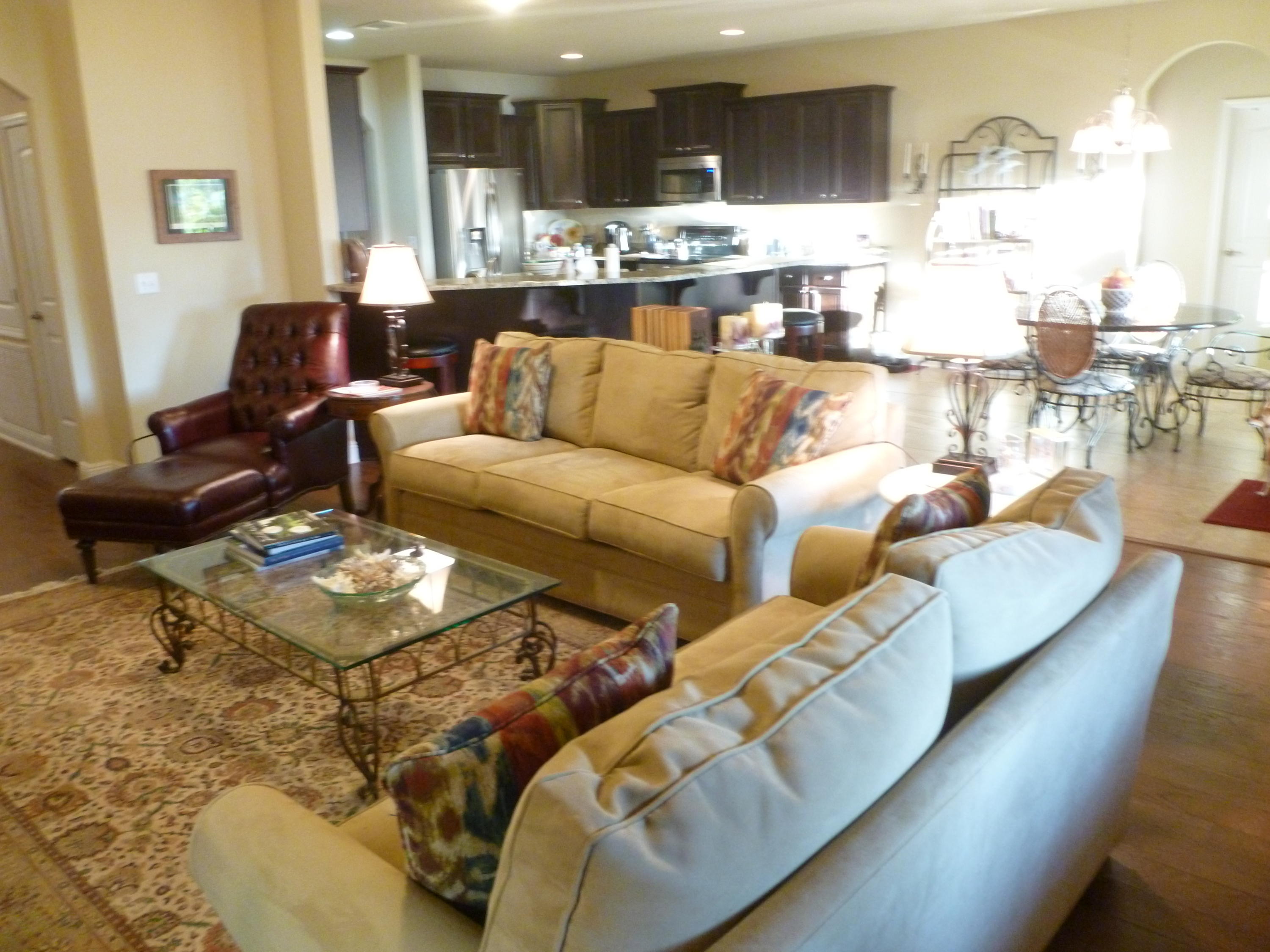 WHISPERING LAKE - Residential