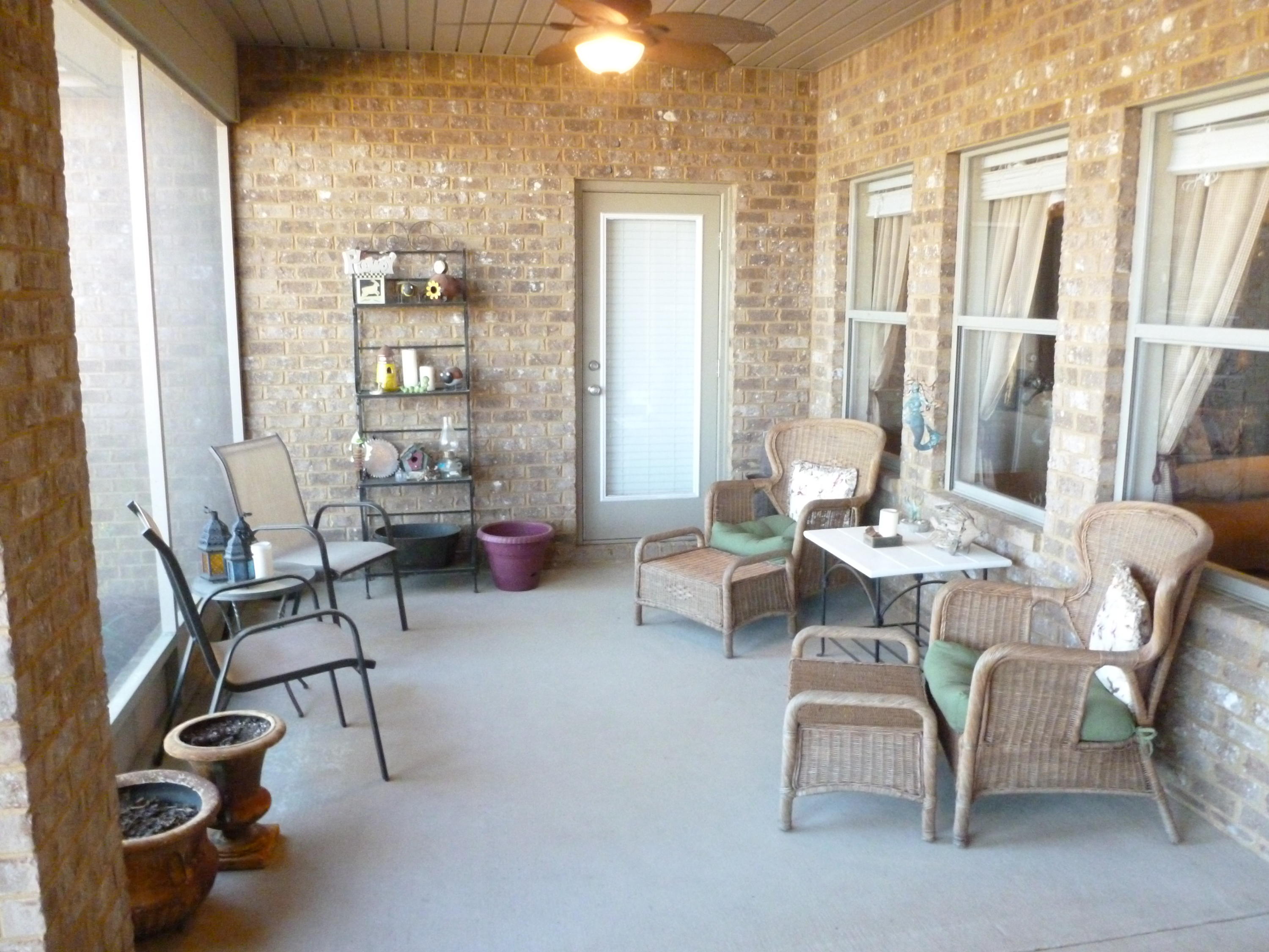 WHISPERING LAKE - Residential