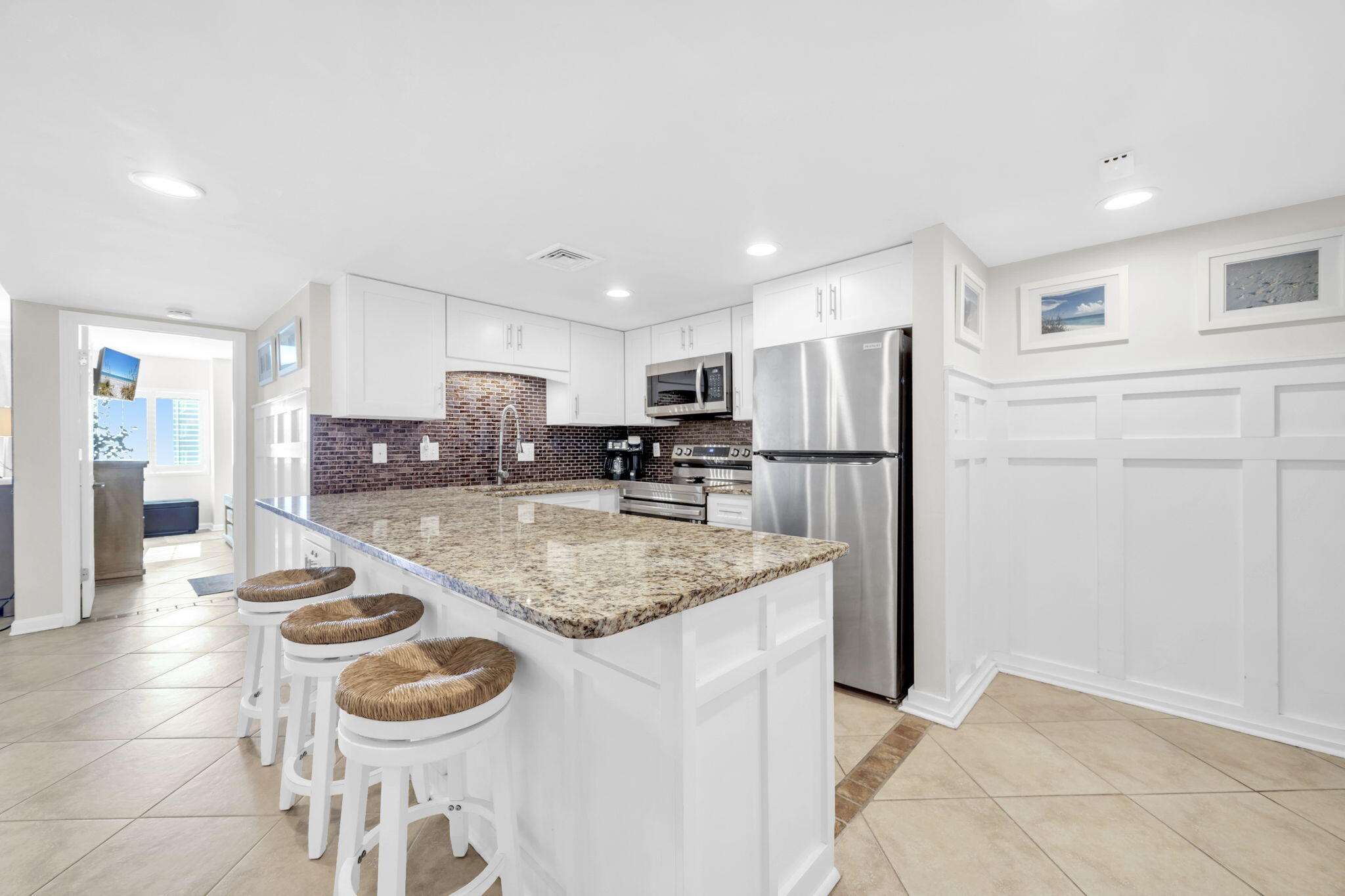 HOLIDAY SURF & RACQUET CLUB - Residential