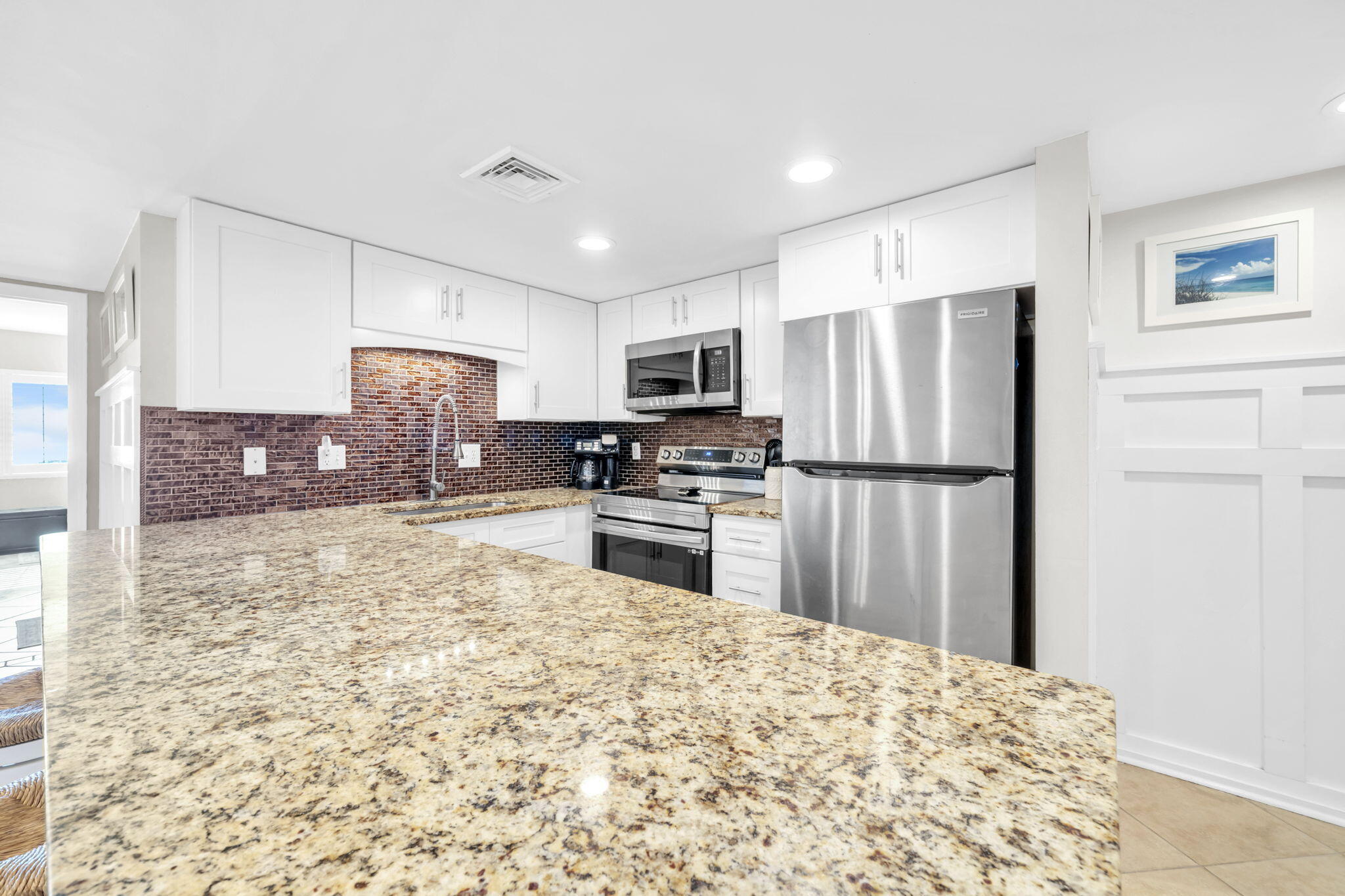 HOLIDAY SURF & RACQUET CLUB - Residential