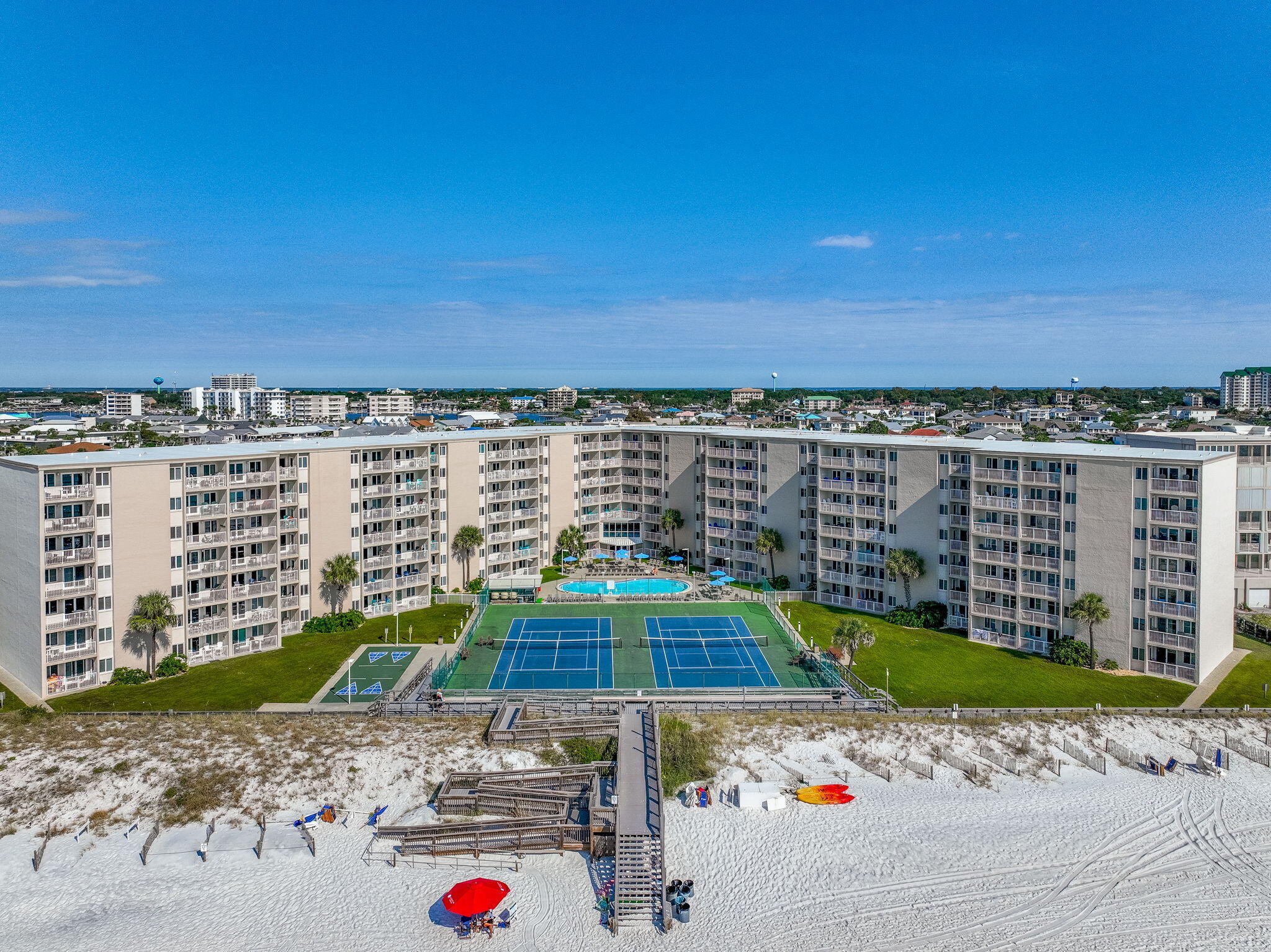 HOLIDAY SURF & RACQUET CLUB - Residential