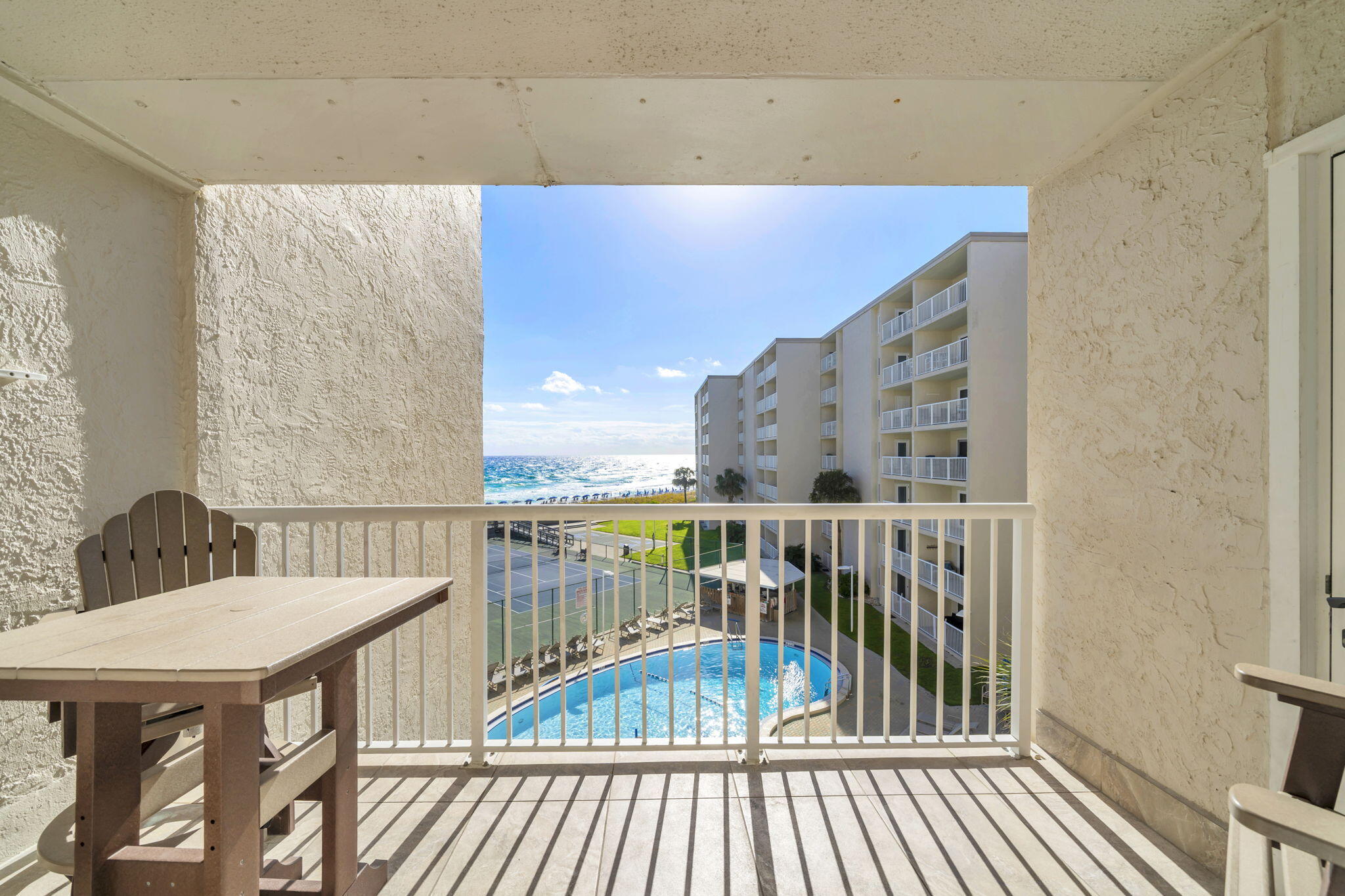 HOLIDAY SURF & RACQUET CLUB - Residential