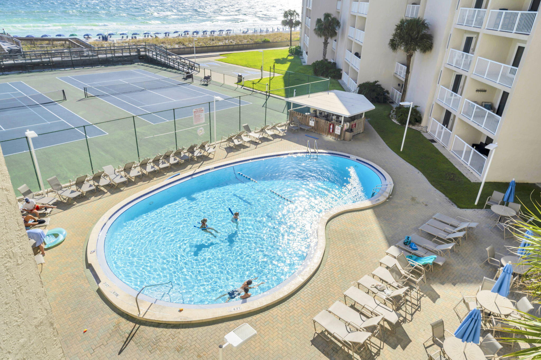 HOLIDAY SURF & RACQUET CLUB - Residential