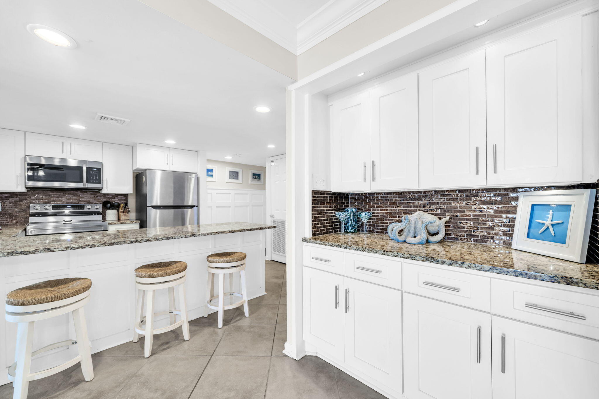 HOLIDAY SURF & RACQUET CLUB - Residential