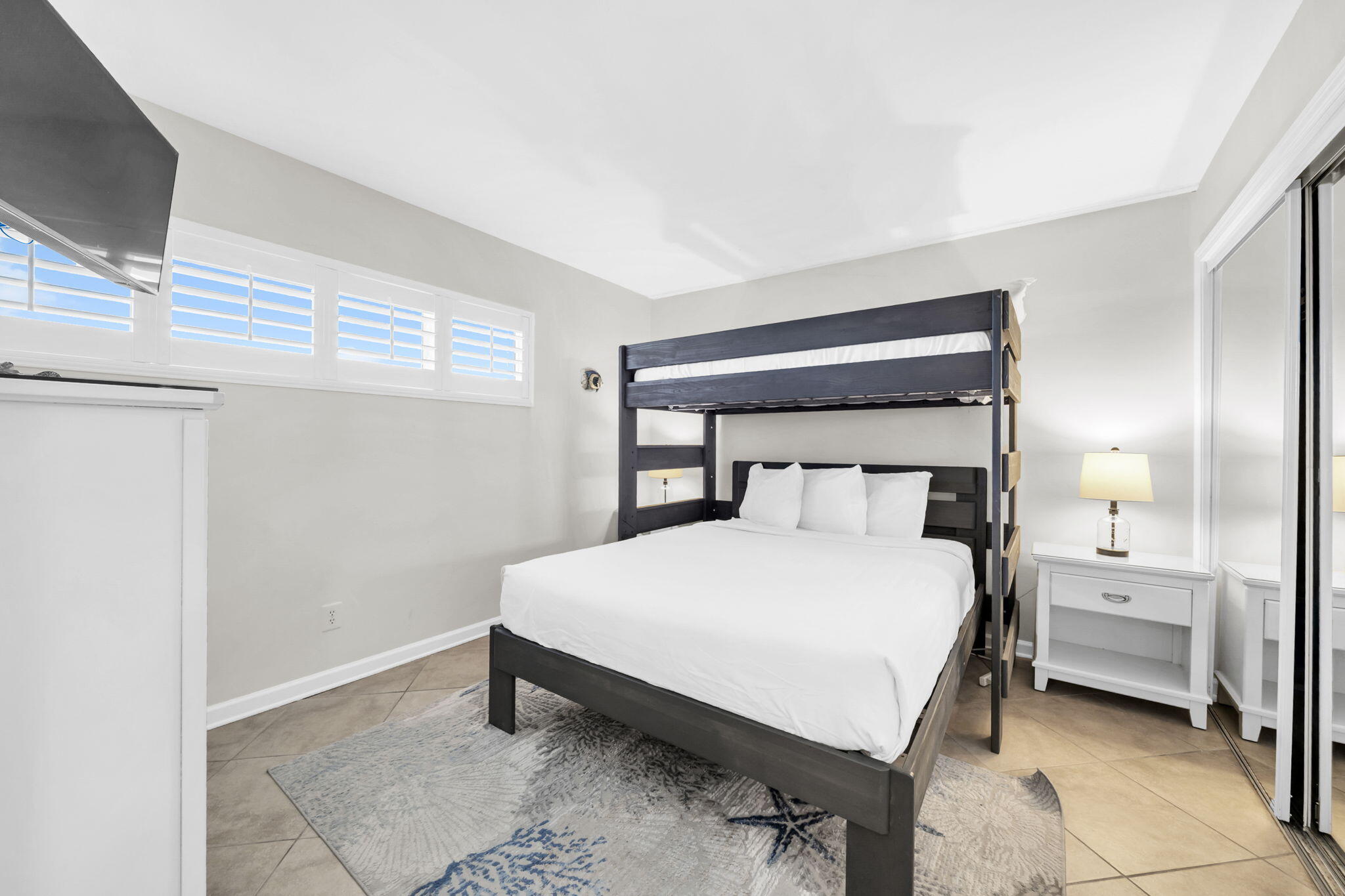 HOLIDAY SURF & RACQUET CLUB - Residential