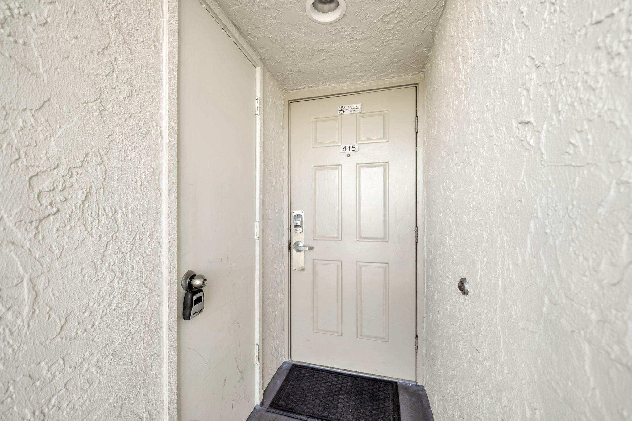 HOLIDAY SURF & RACQUET CLUB - Residential