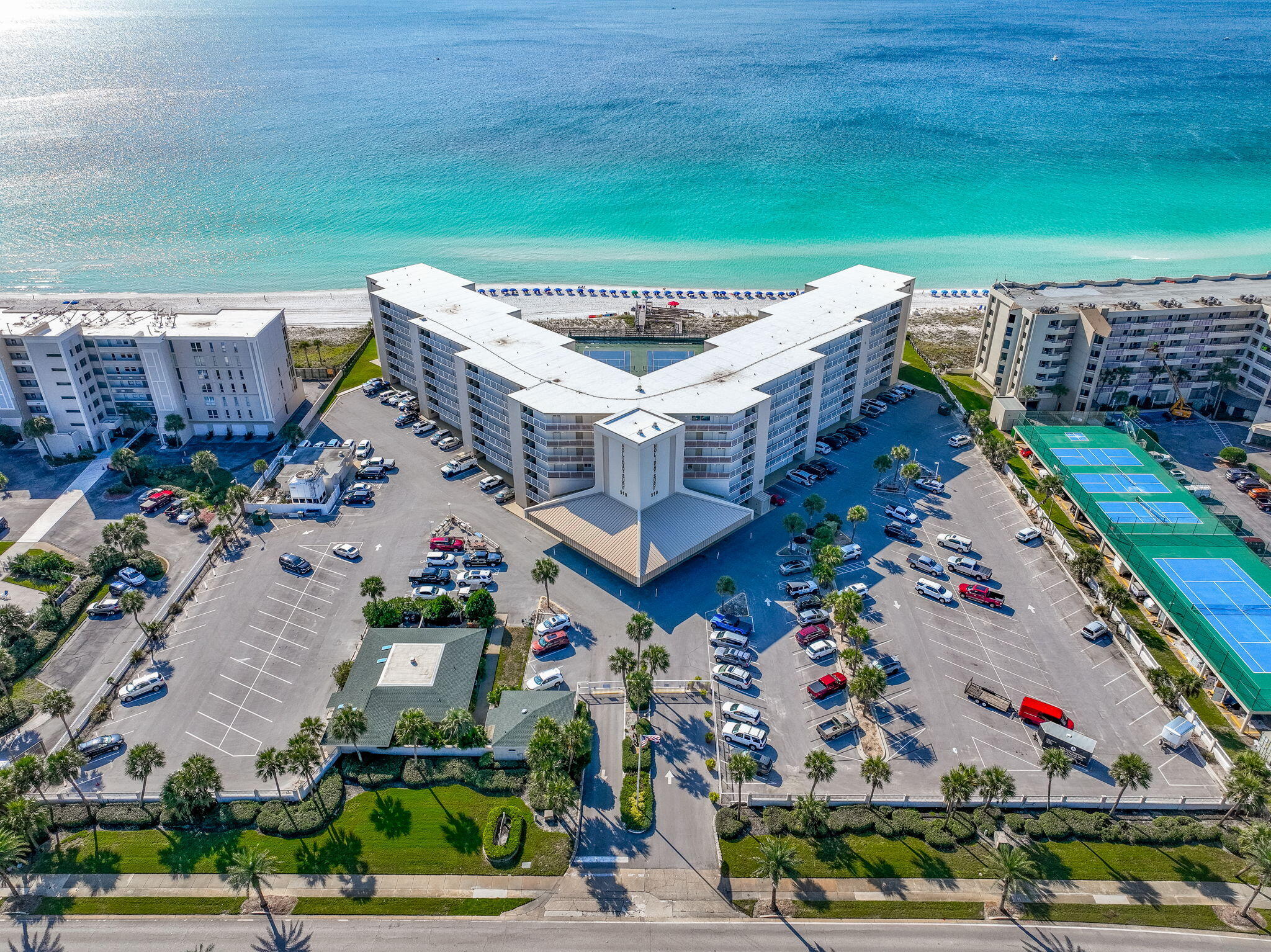 HOLIDAY SURF & RACQUET CLUB - Residential