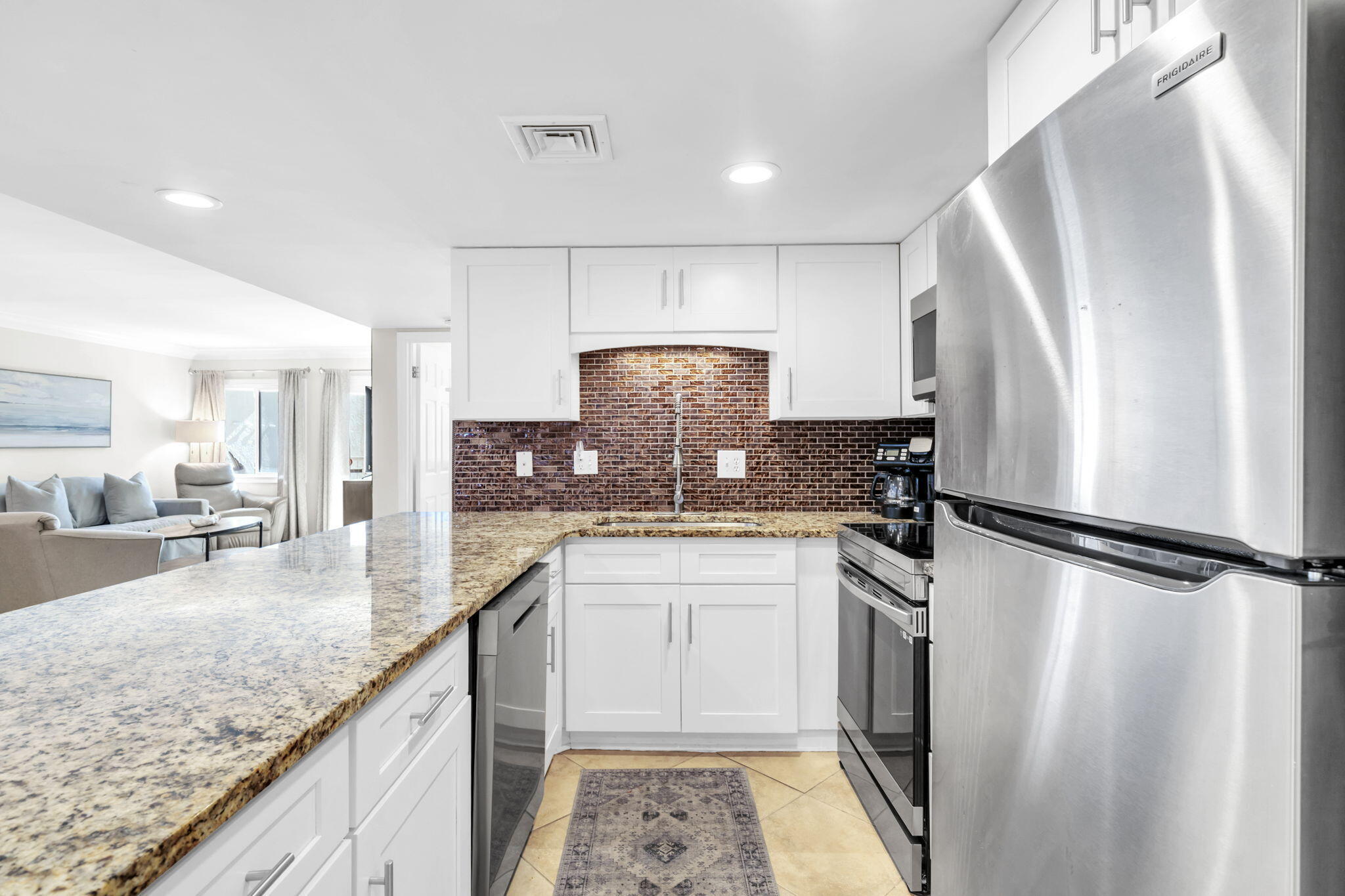 HOLIDAY SURF & RACQUET CLUB - Residential