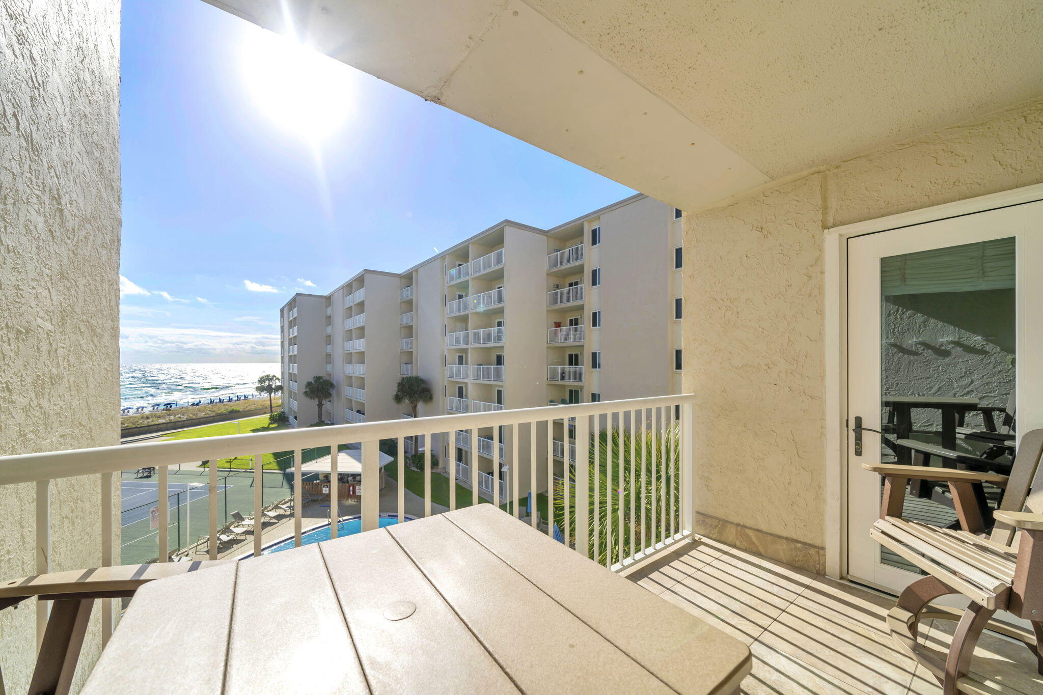 HOLIDAY SURF & RACQUET CLUB - Residential