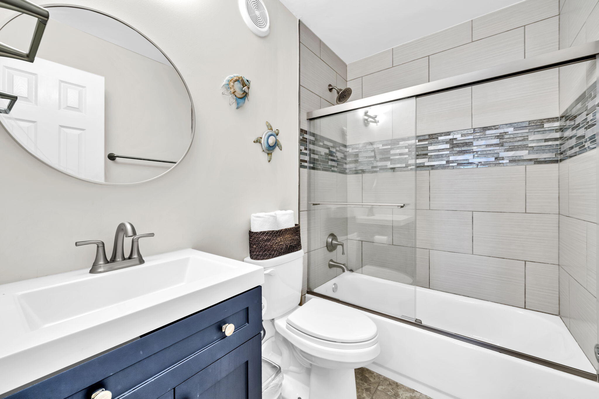 HOLIDAY SURF & RACQUET CLUB - Residential