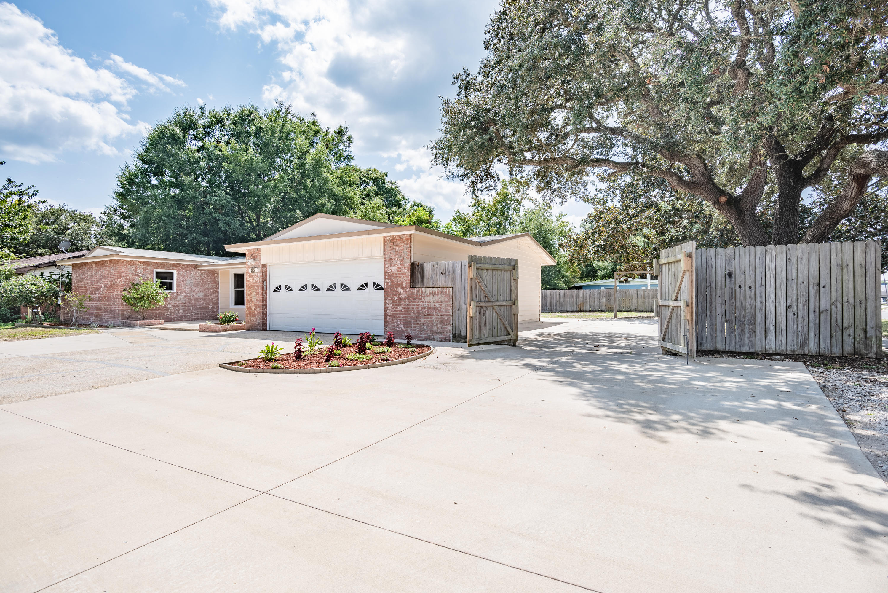 ROSEWOOD - Residential