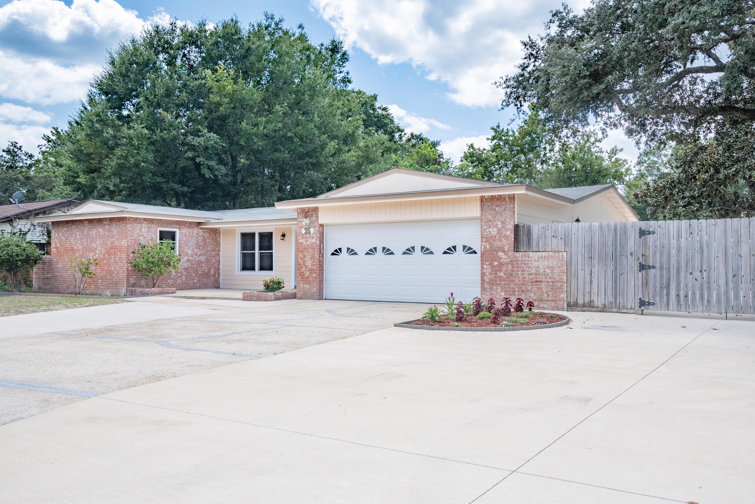 ROSEWOOD - Residential