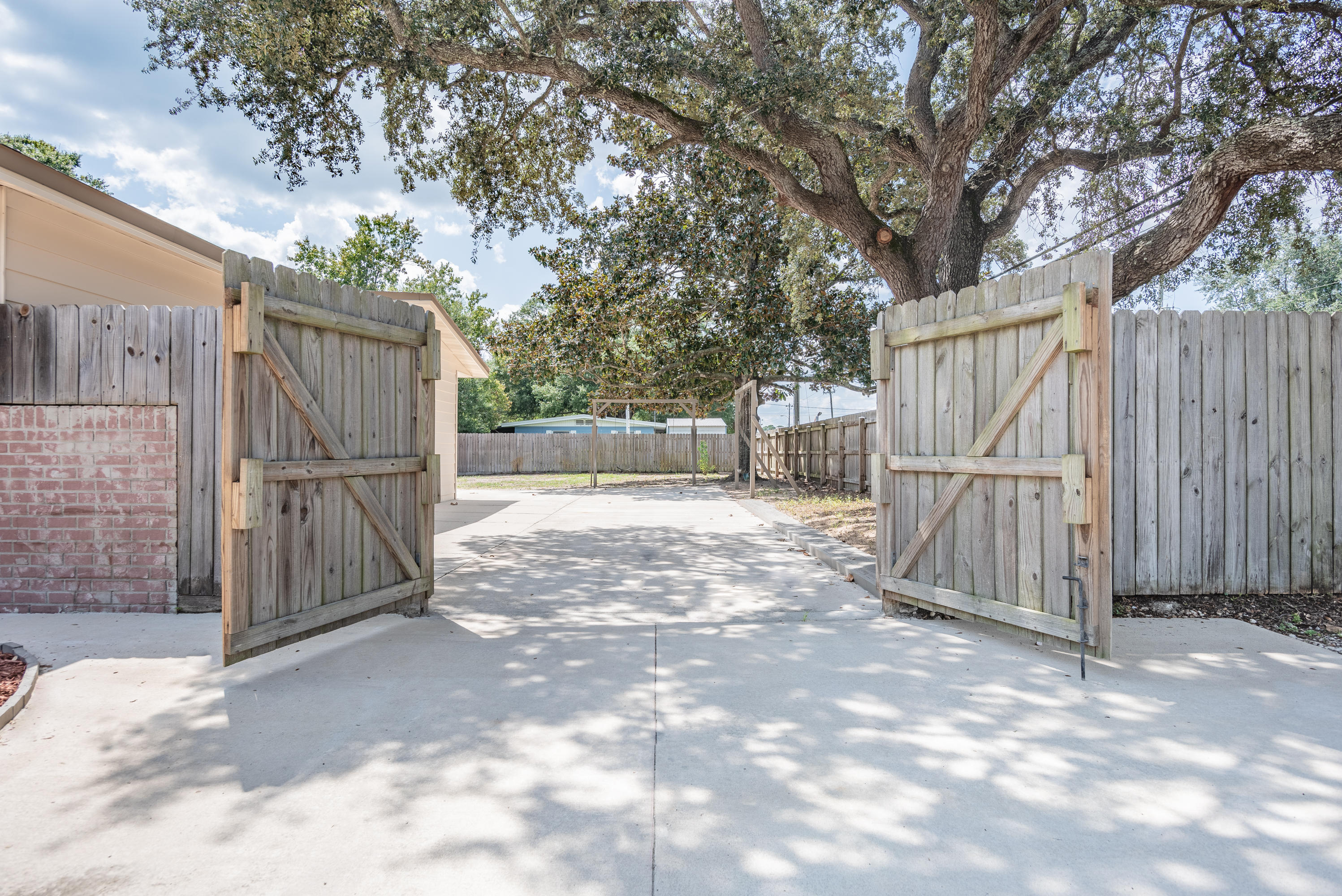 ROSEWOOD - Residential