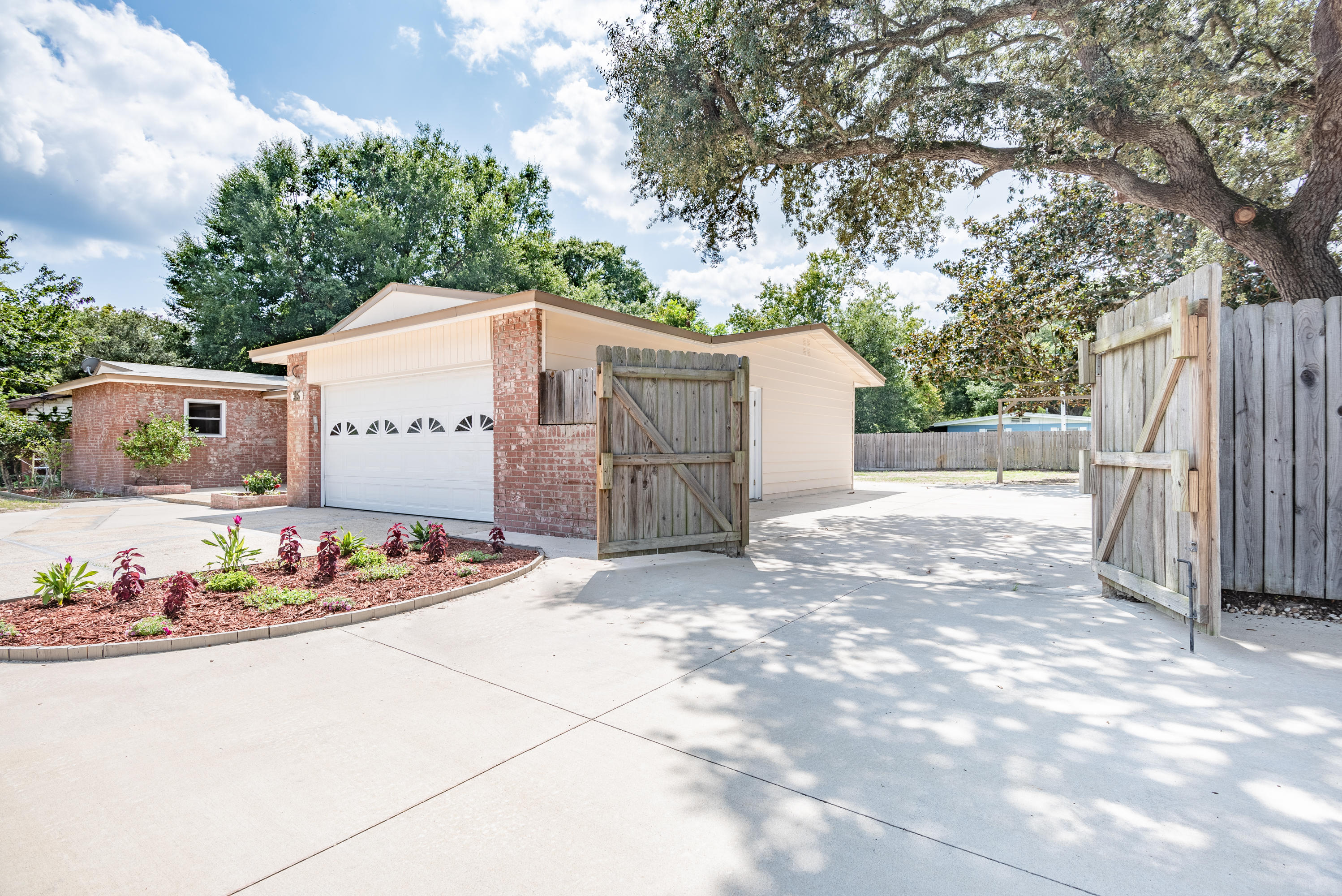 ROSEWOOD - Residential