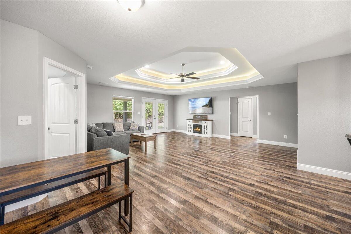 CRESCENT SHORES - Residential
