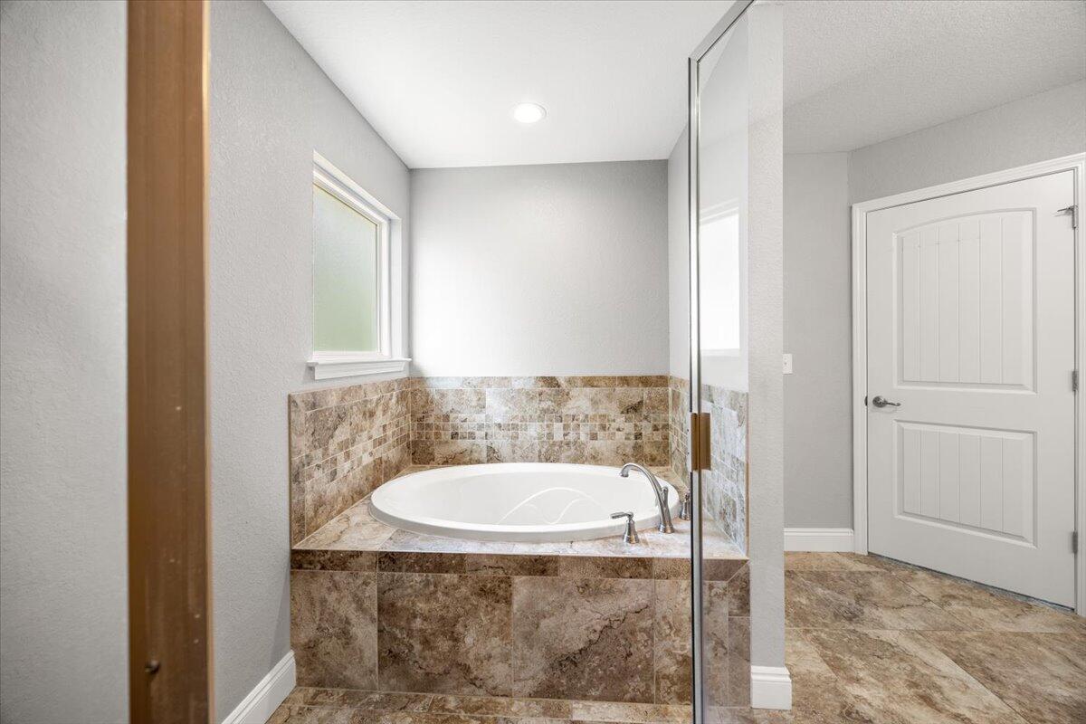 CRESCENT SHORES - Residential