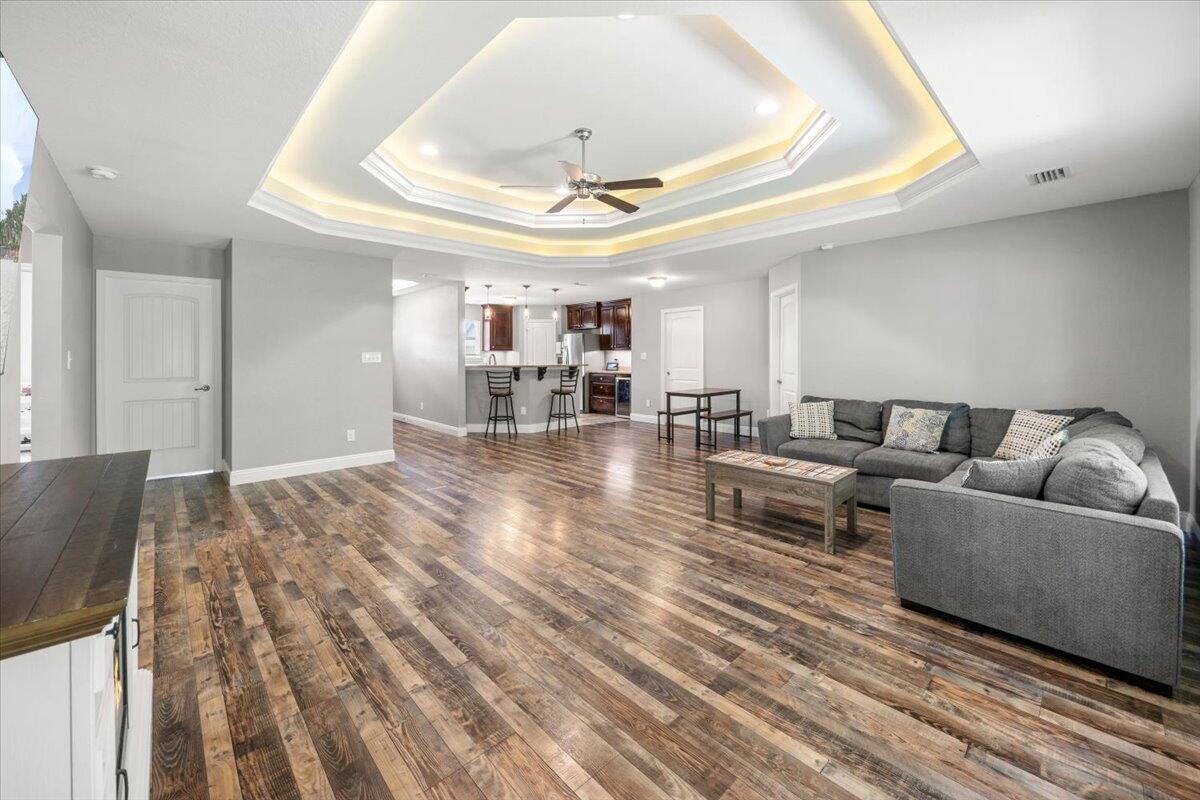 CRESCENT SHORES - Residential