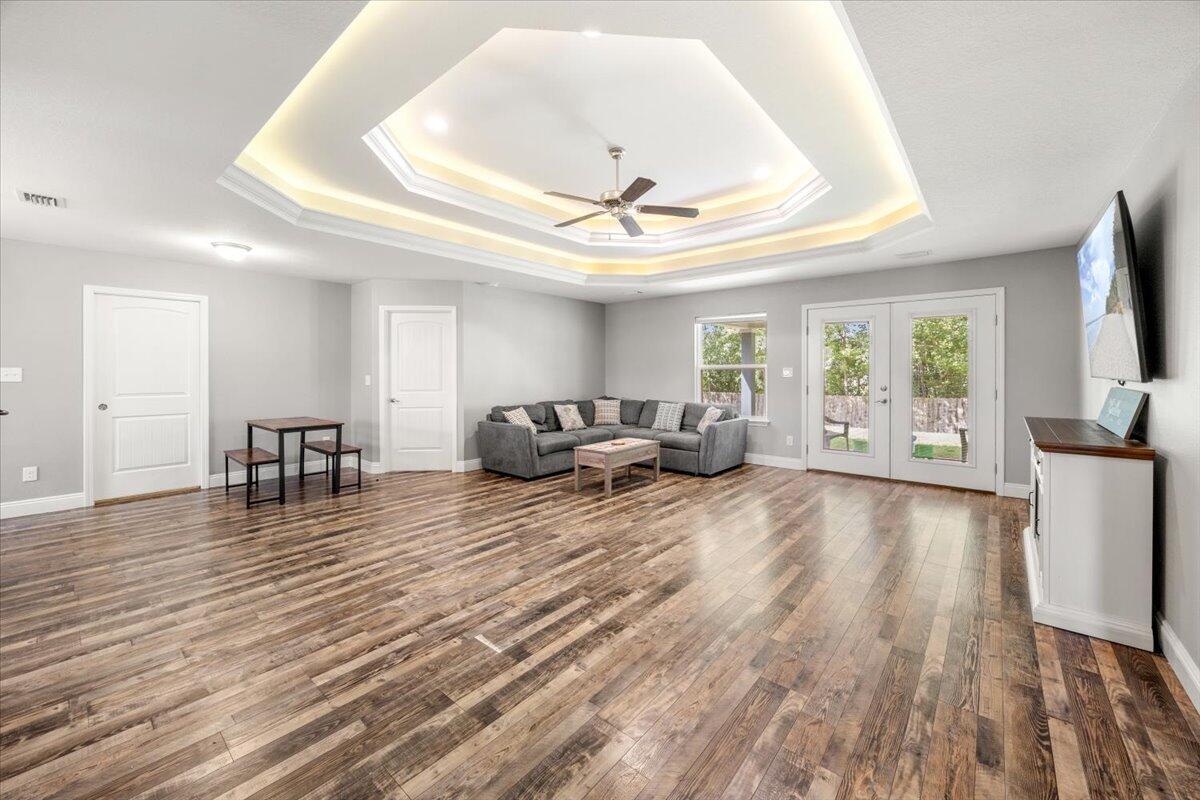 CRESCENT SHORES - Residential