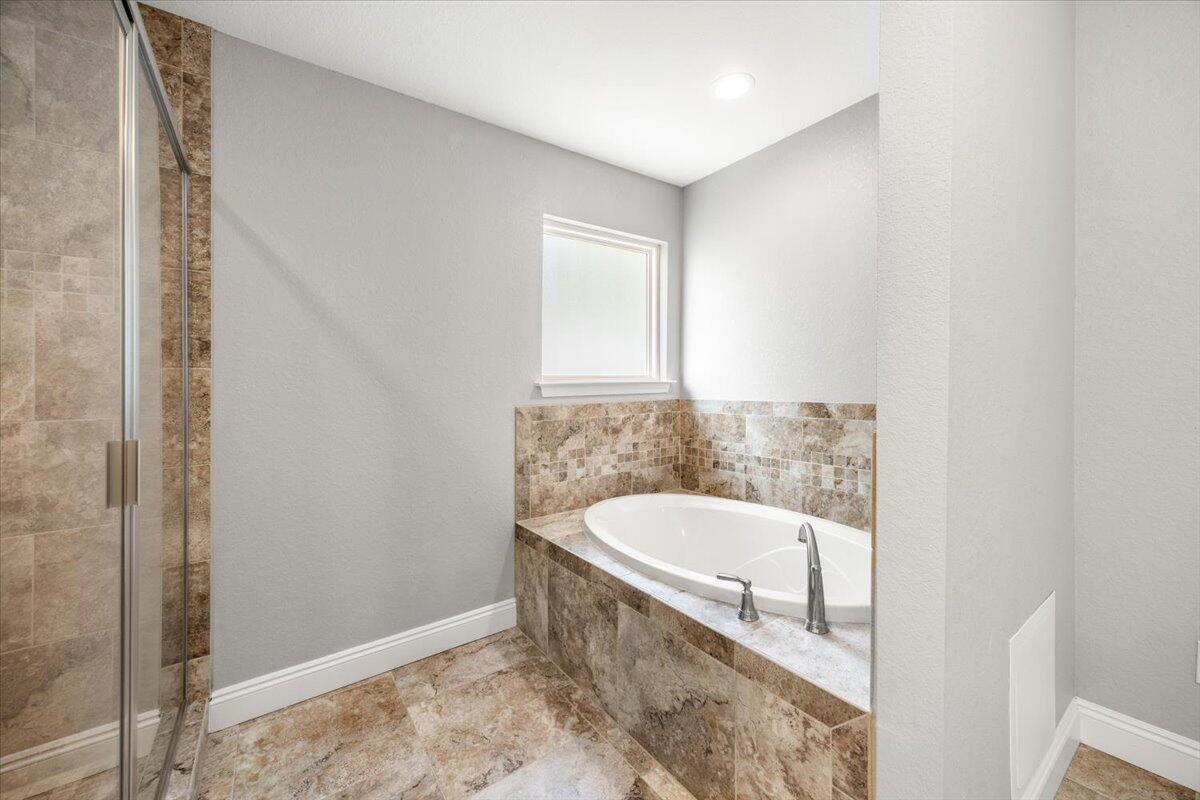 CRESCENT SHORES - Residential