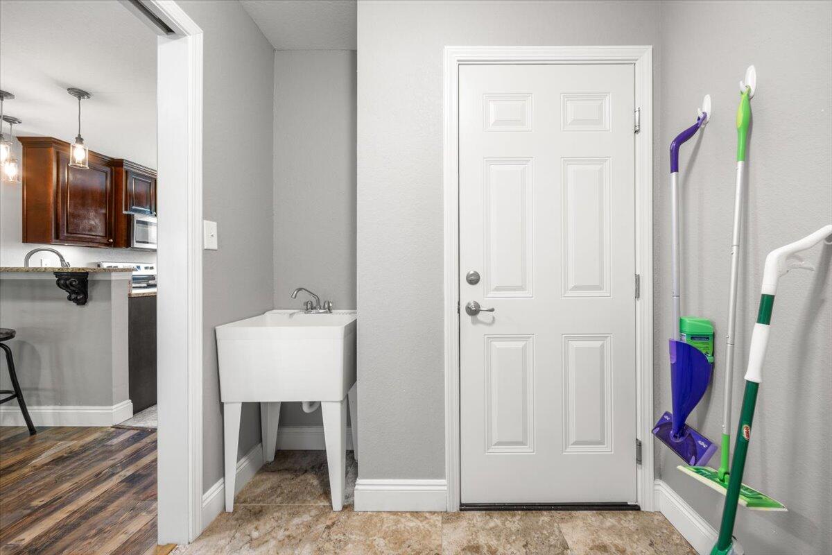 CRESCENT SHORES - Residential