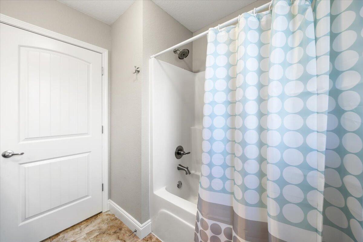 CRESCENT SHORES - Residential