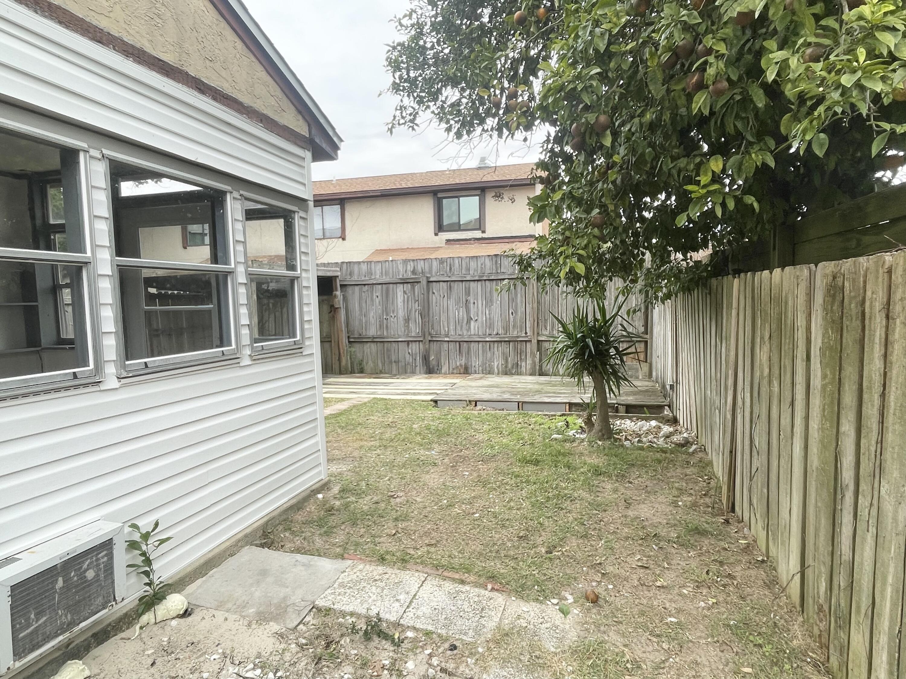 INDIAN HILLS - Residential Lease