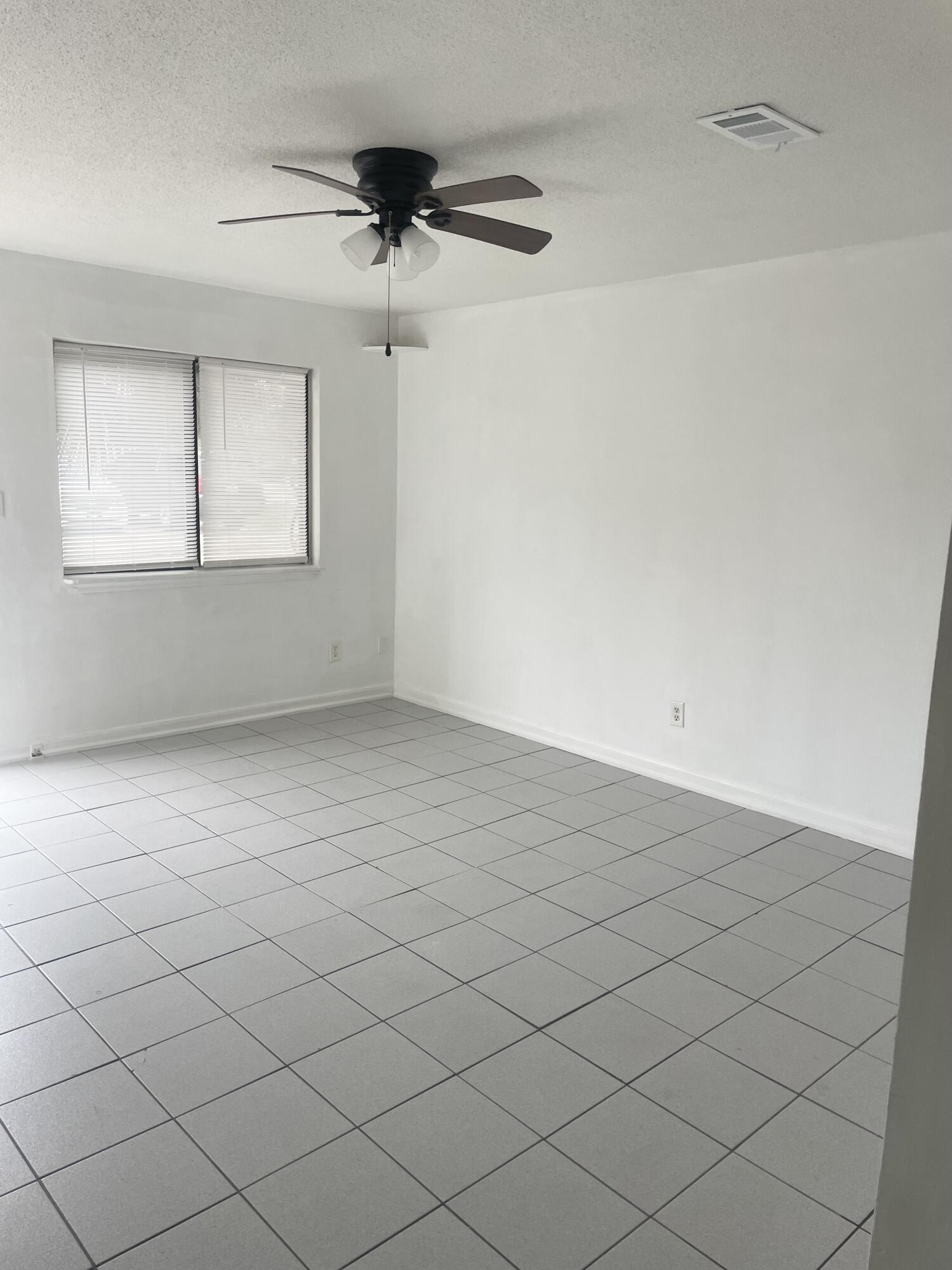 INDIAN HILLS - Residential Lease