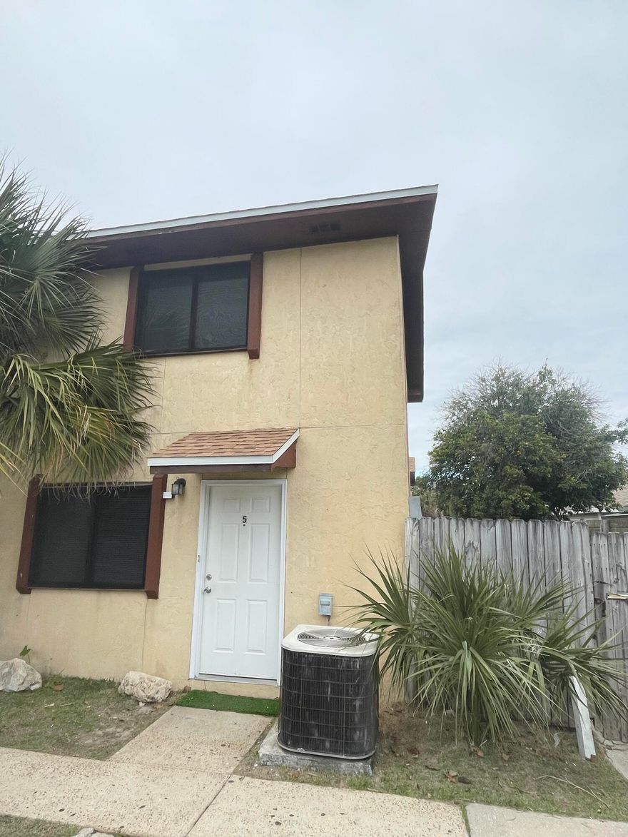 Cozy 2 bedroom unit for rent available immediately. Living area ,kitchen and a half bath are downstairs, the 2 bedrooms and a bath upstairs. Washer and drier hook ups and a small Florida room/office space off the dining area. Good size backyard. @ assigned parking spaces plus more overflow parking. First month rent and deposit required. No pets, no smoking. No more than 4 people occupancy.