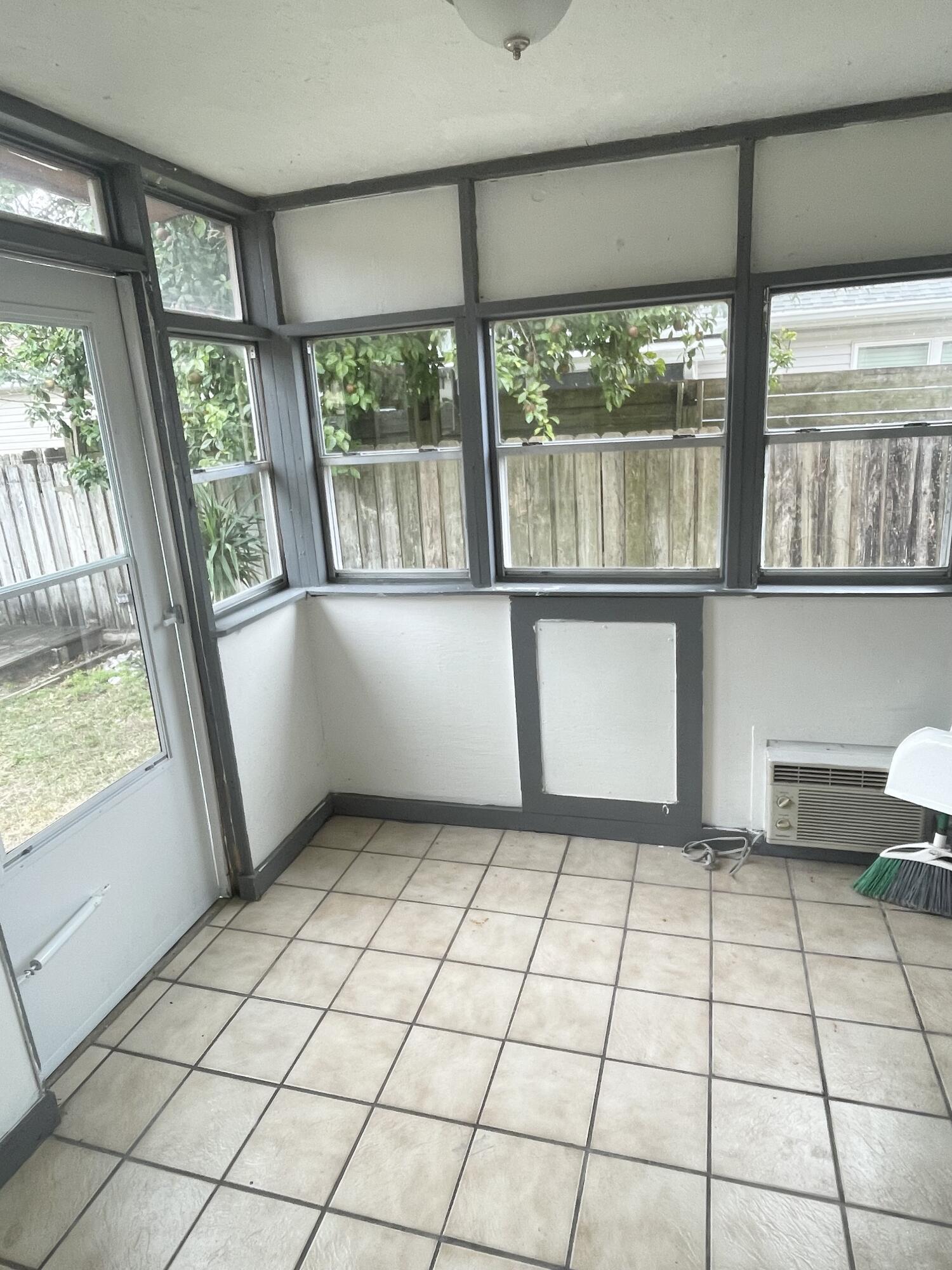 INDIAN HILLS - Residential Lease