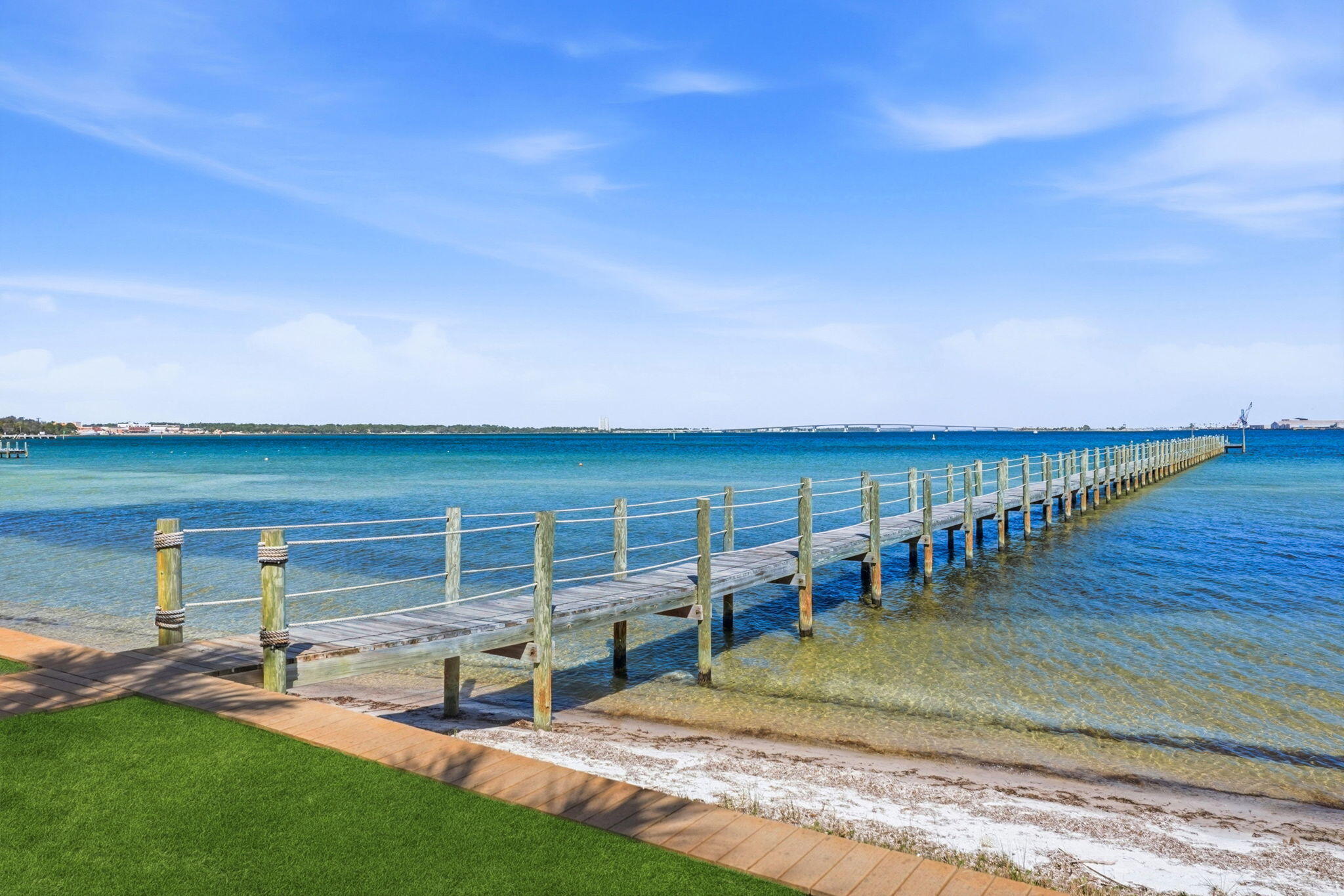 PELICAN BAY - Residential