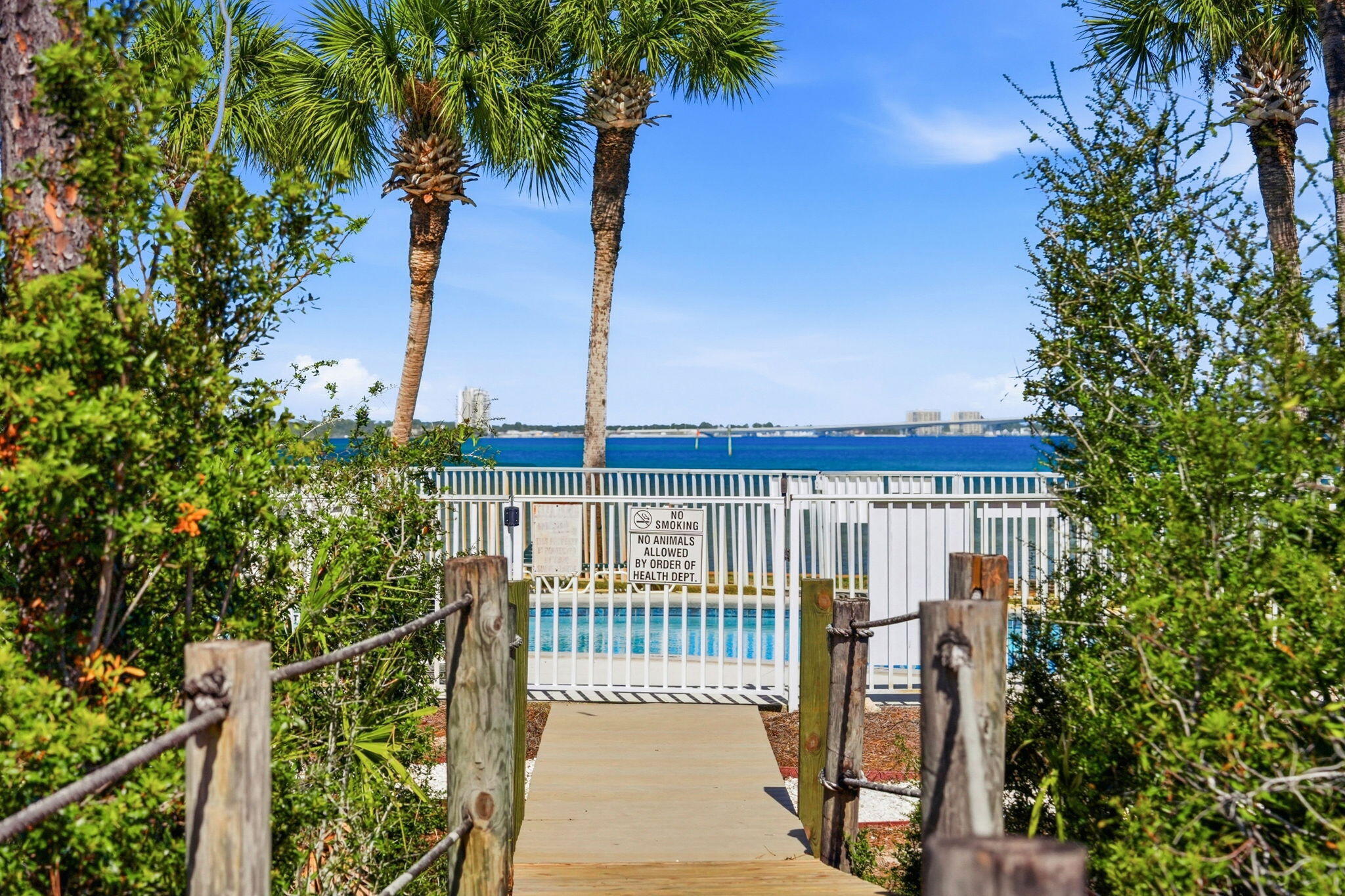 PELICAN BAY - Residential