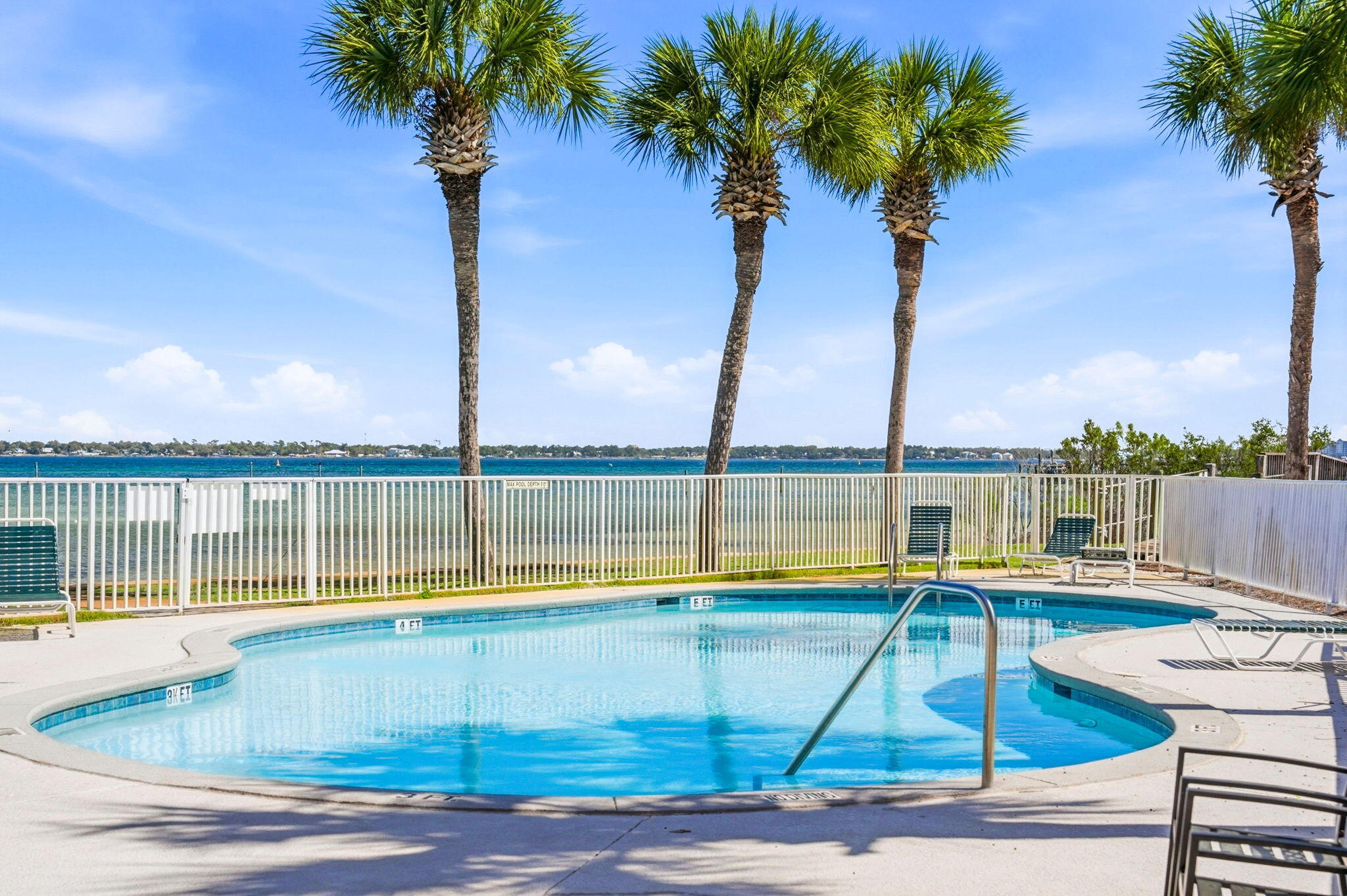 PELICAN BAY - Residential