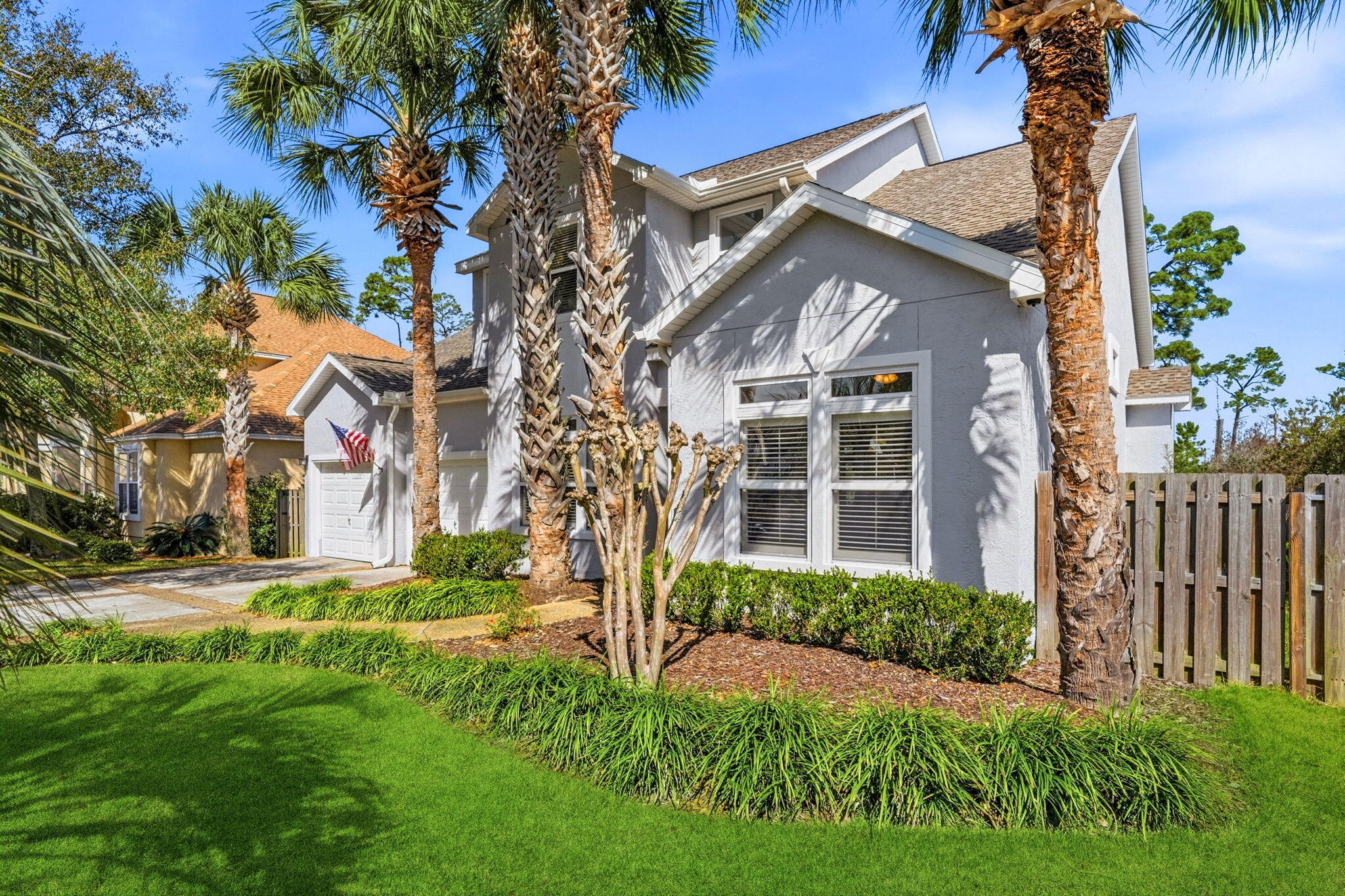 PELICAN BAY - Residential