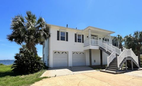 Photo of 4881 Soundside Drive, Gulf Breeze, FL 32563 (MLS # 987793)