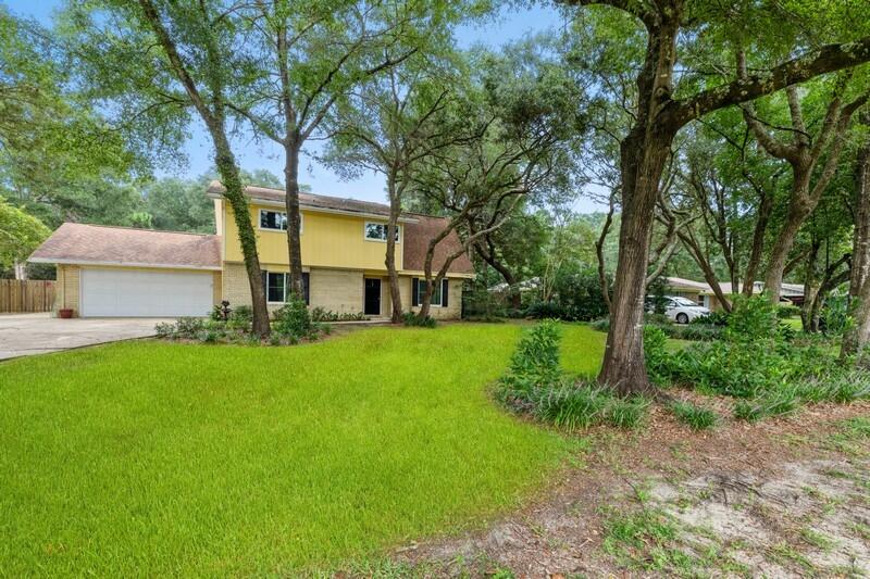 Welcome to 122 Pamela Ann Dr. This is a large family home on nearly half an acre with so much to offer. This home is nestled beautifully on a large lot in the well established neighborhood of Alexander Heights. There is plenty of space for enjoying all of your favorite outdoor activites. The property backs up to the reserve creating a private setting. The extra long driveway will lead you to this 2 story home. Four bedrooms, 3 and a half baths, a den, loft office space, and much more will give your family the room they need. When you walk into the foyer you are grated by a tiled foyer with a half bath perfect for guests. From there you can go straight on to the huge kitchen, to the right into the den or the dining to the left. In the llving room you will fall in love with the