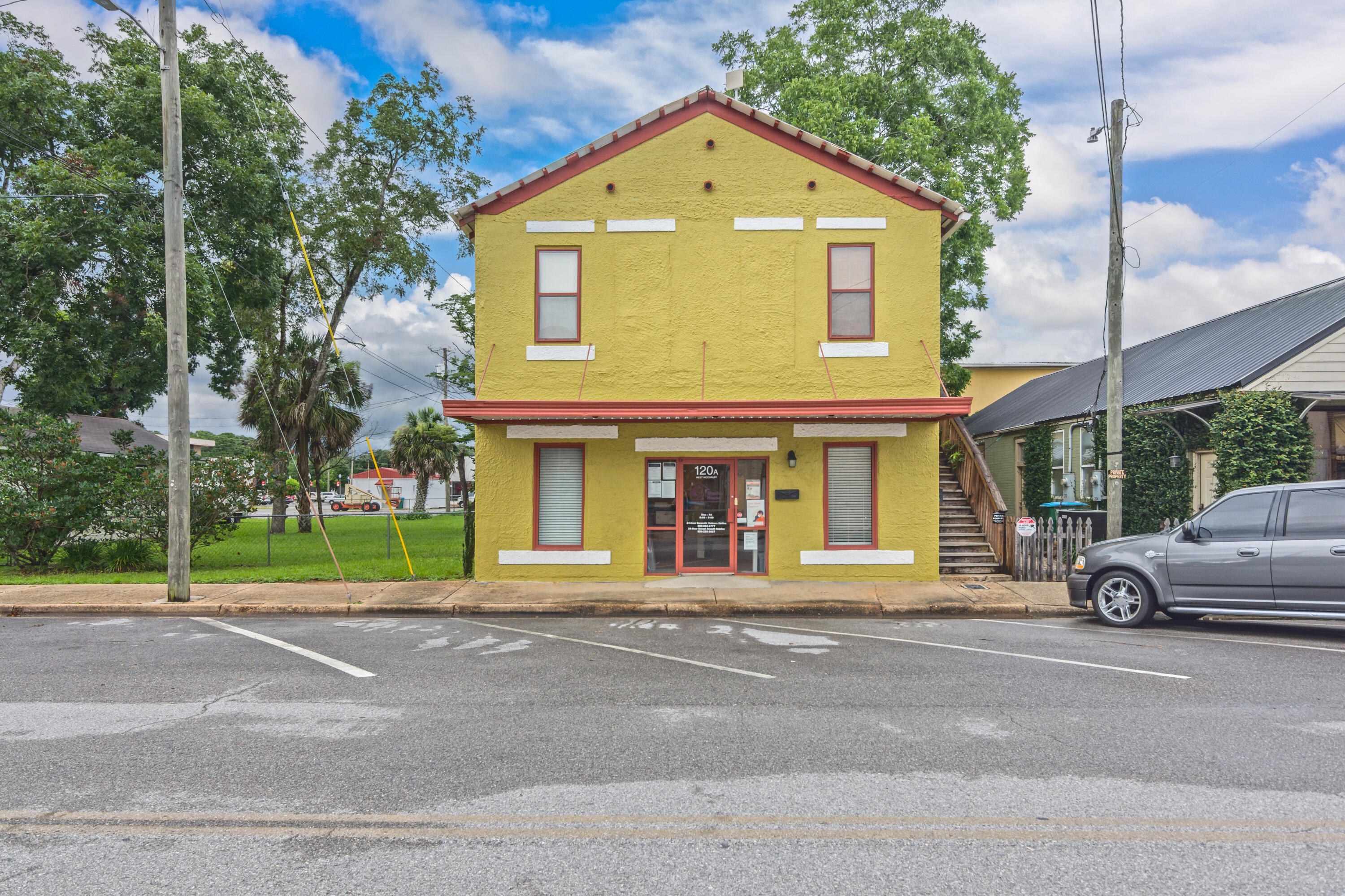 2548 sf Retail commercial building in center of downtown Crestview. In walking distance of the new Court House ( County Seat) Local shops, and restaurants. Great Location! This Stand alone two-story building includes two rooms on the first floor used for retail purposes the building also includes a bathroom and upstairsApartment. Commercial tenant downstairs and residential tenant upstairs. CRA District for potential grants for upgrades.