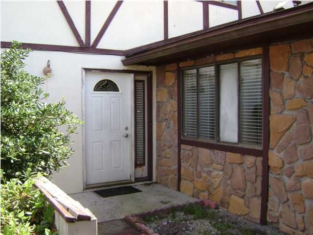 SHORT SELL--- WELL-KEPT TOWNHOME ....CENTRAL LOCATION..ACROSS THE STREET FROM WATERFRONTING LISA JACKSON PARK..3BD 2 1/2 BATH WITH 1 CAR GARAGE ..BEAUTIFUL TILE WHOLE UNIT.. THIS TOWNHOME IS PERFECT FOR INVESTMENT OR FIRST TIME BUYER..