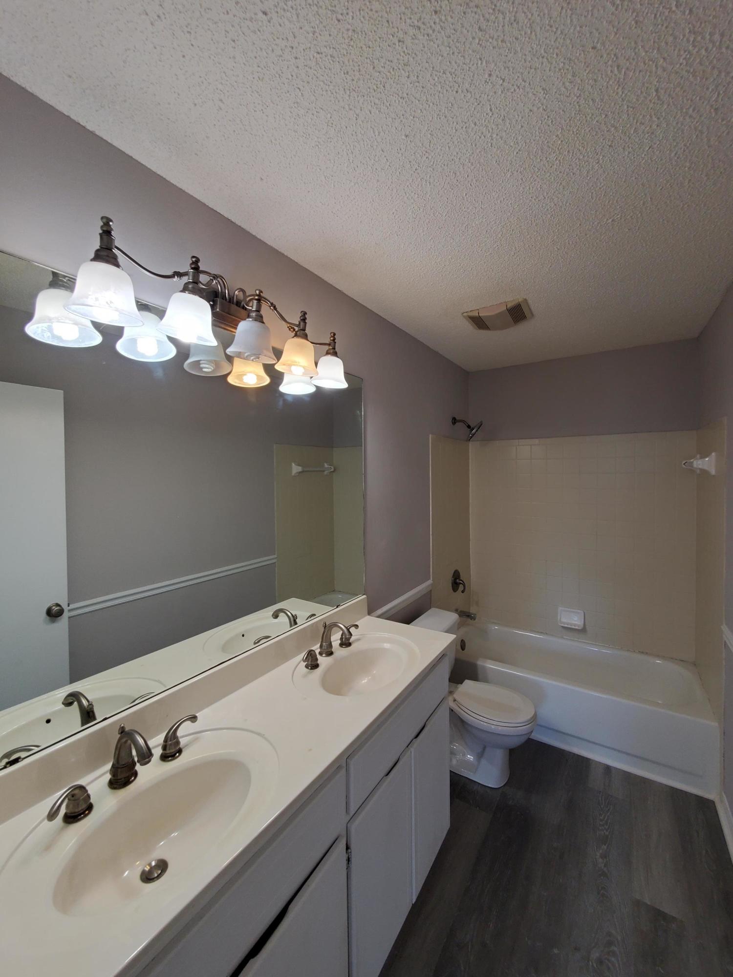 HOLLYROD PARK - Residential