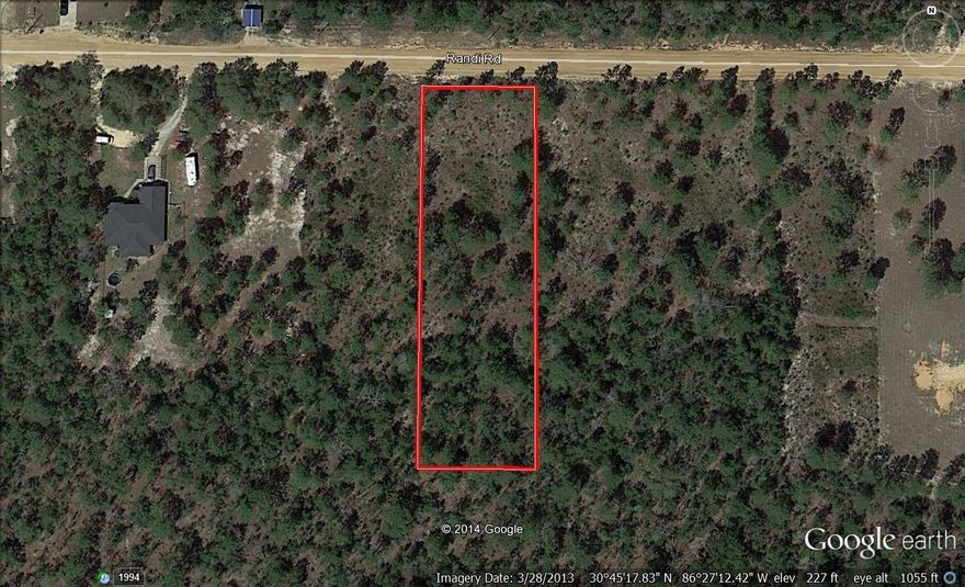 Great level home site ready to build your dream home.Located near Crestview and 40 minutes from all the local bases( Eglin, Duke, Hurlburt, 7th Special Forces). You will have the country get away without needing to sacrifice your commute to all your needs such as shopping, beaches, church's and work.