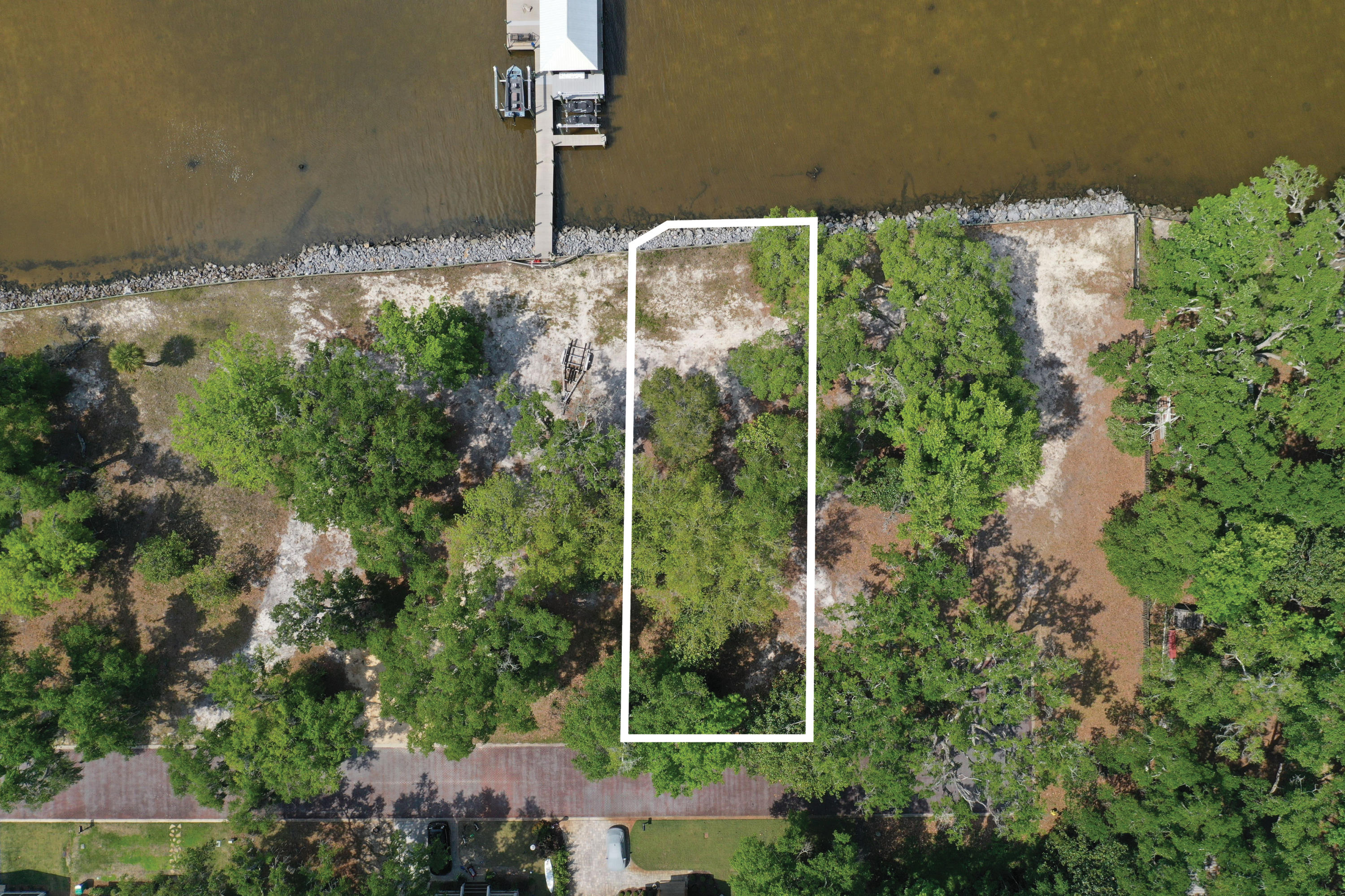 GRAYTON BAYOU - Land