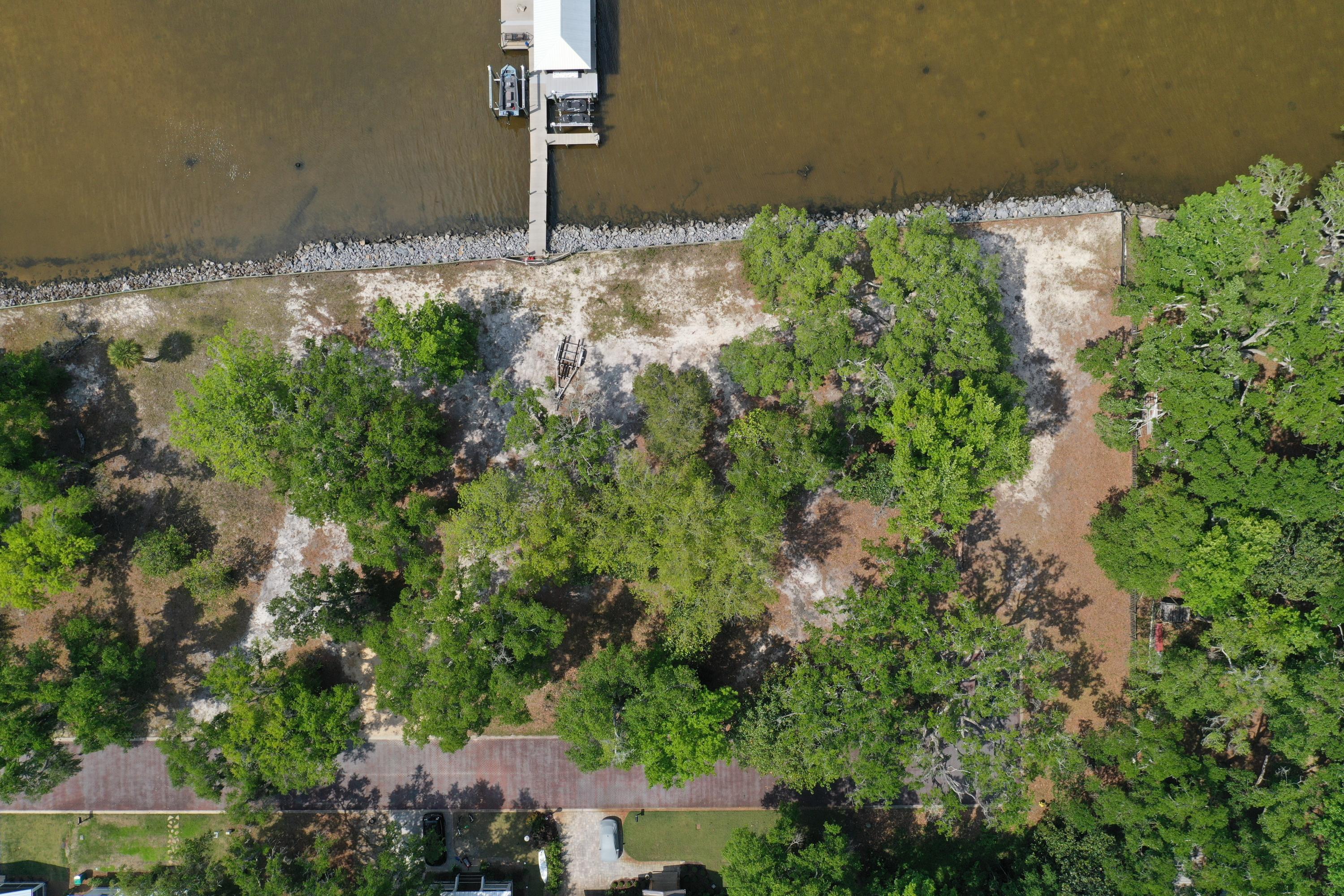 GRAYTON BAYOU - Land