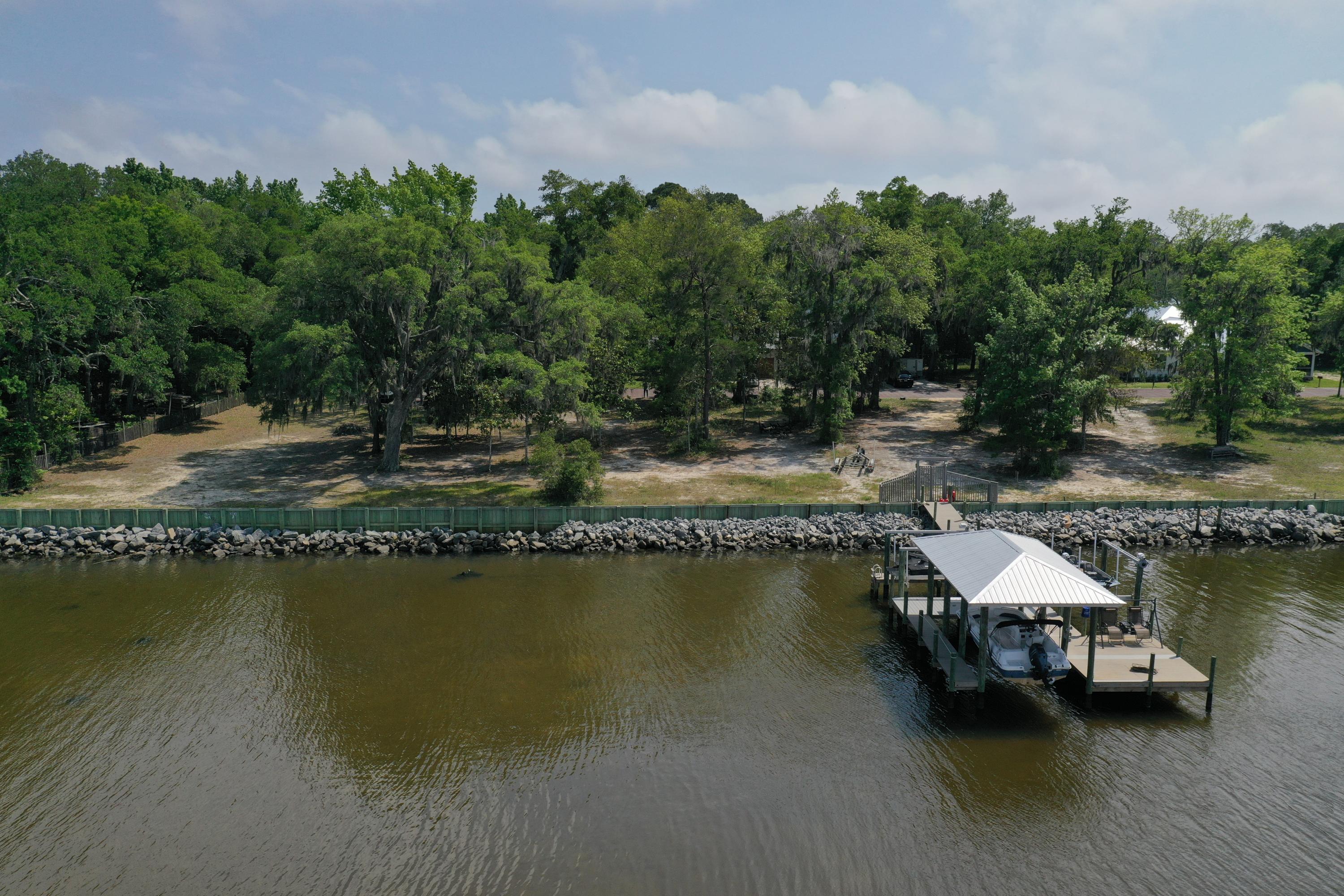 GRAYTON BAYOU - Land