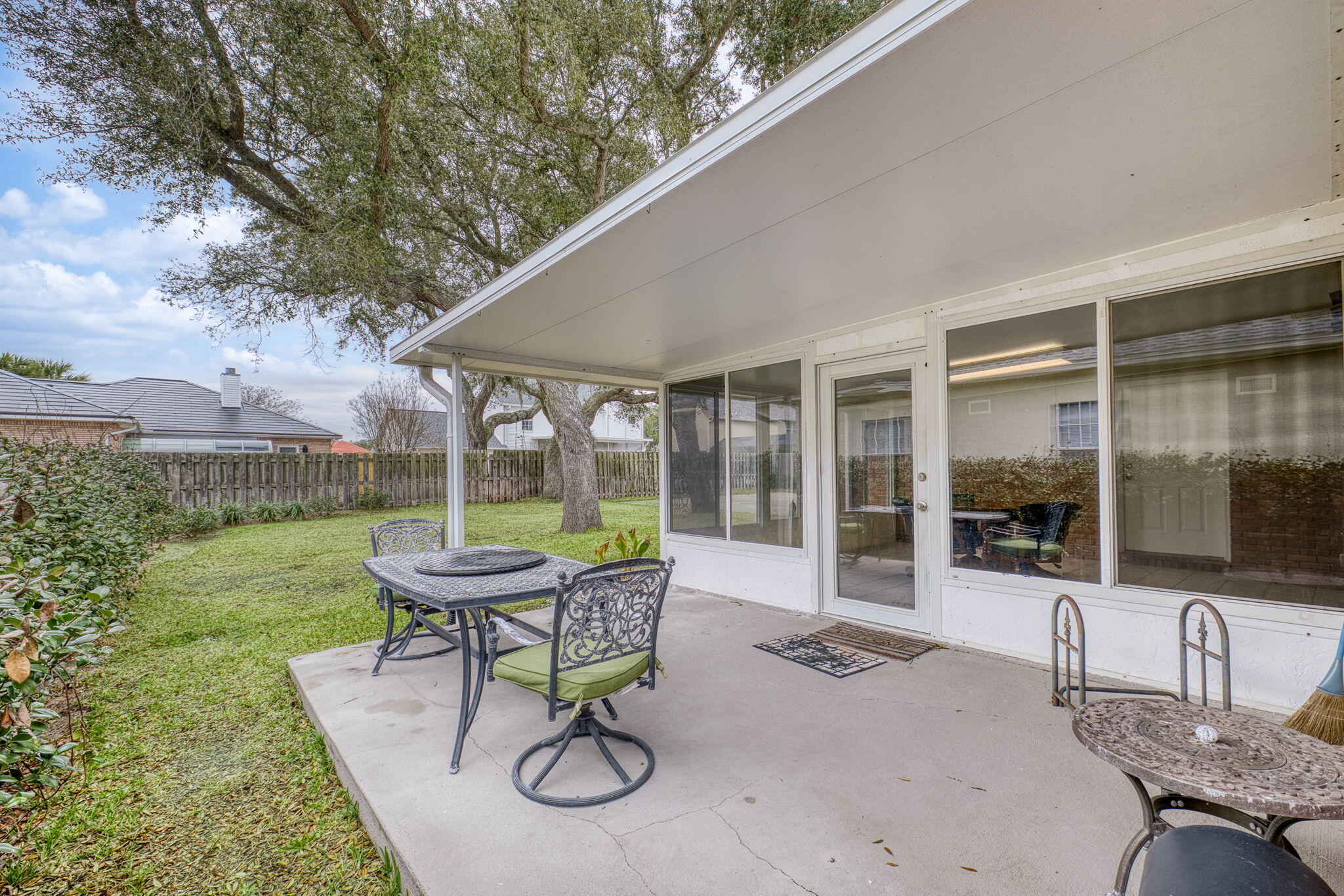 LAKE POINTE - Residential